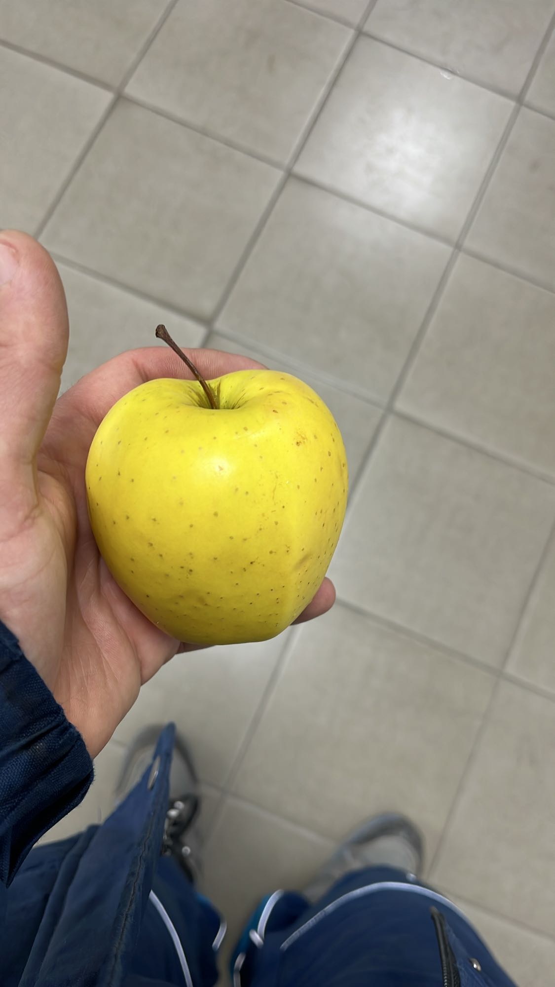 жълта ябълка