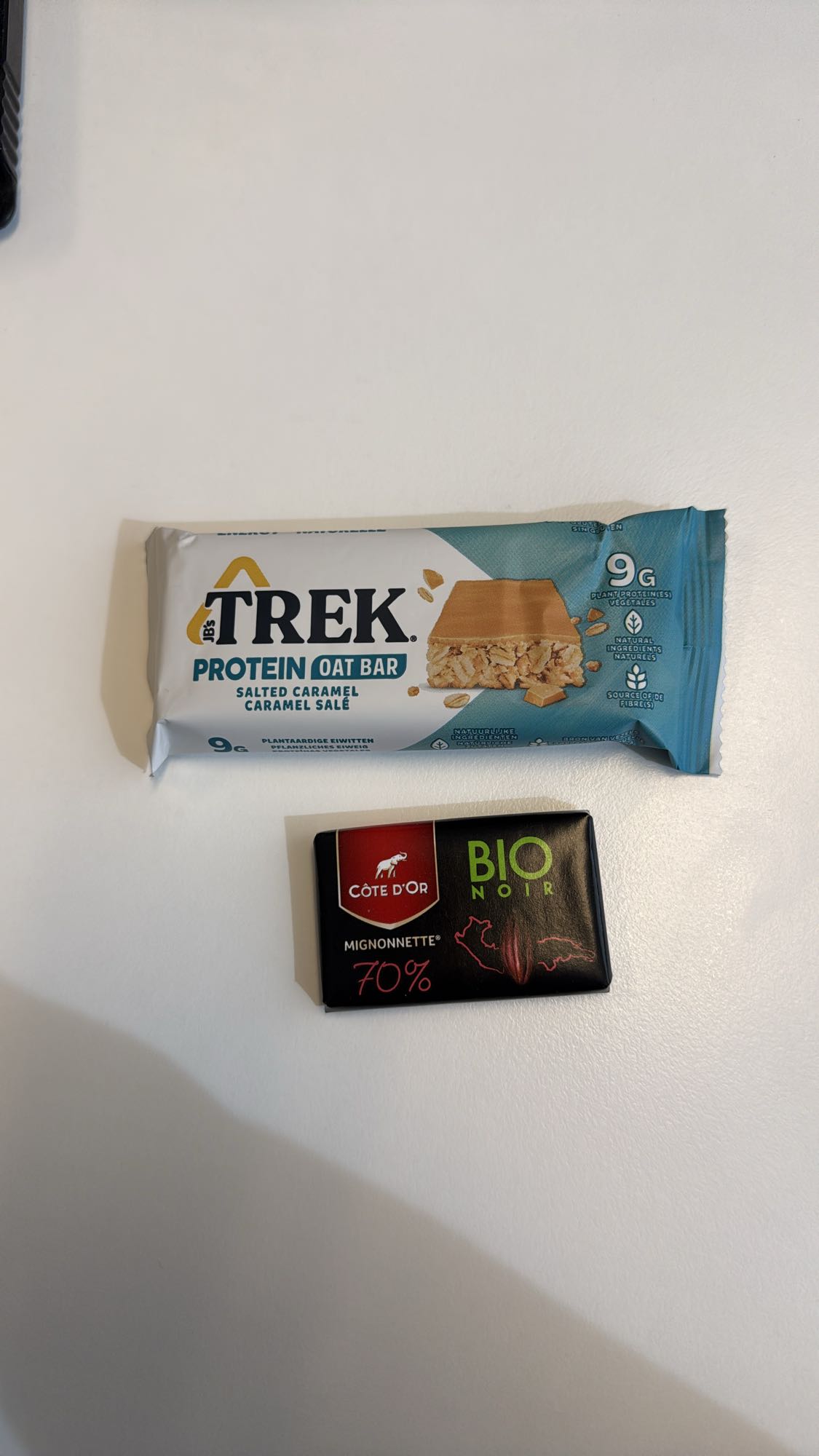 Protein bar and dark chocolate