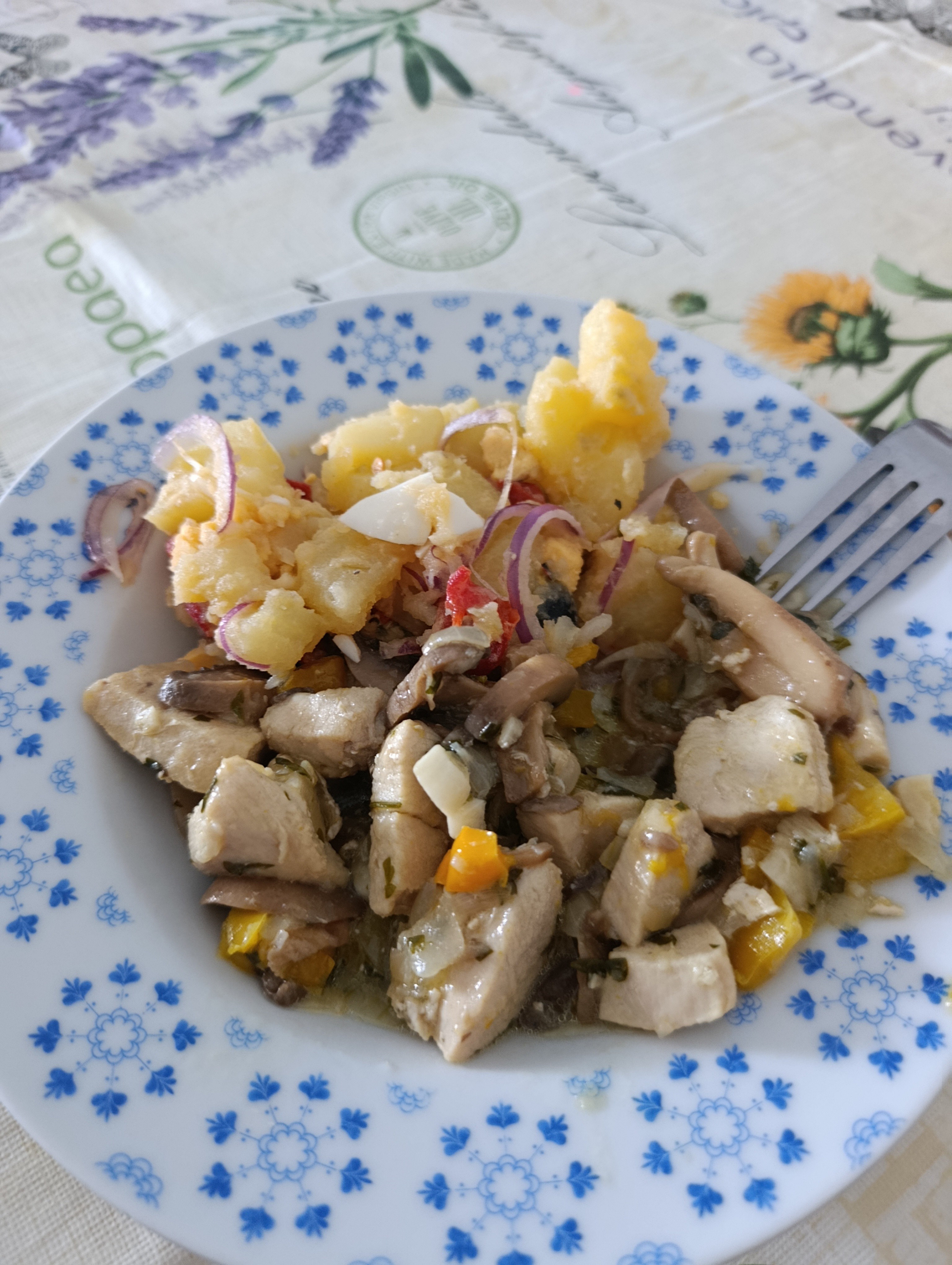 Pollo con papas y ensalada