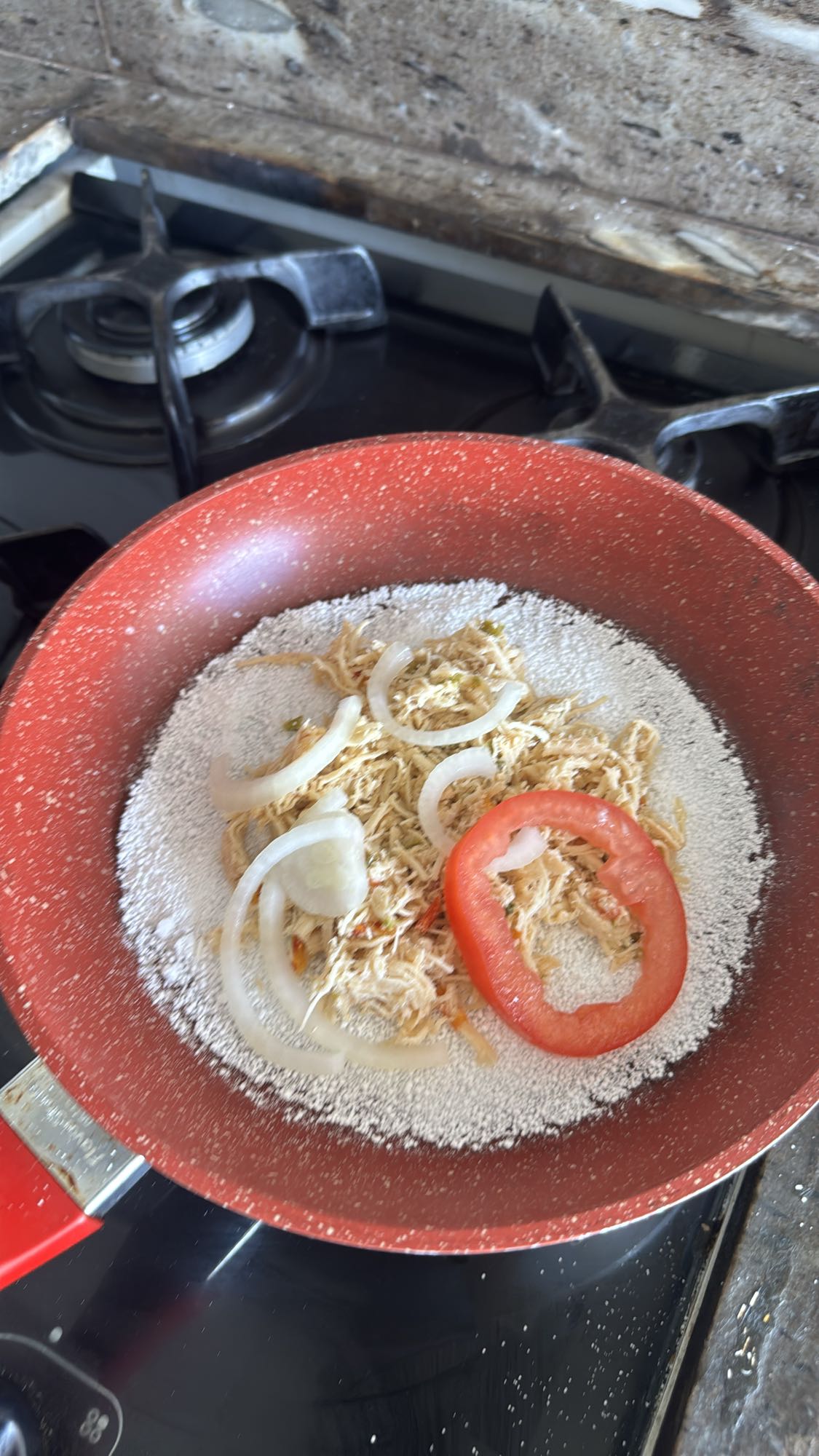 Frango com mandioca e legumes