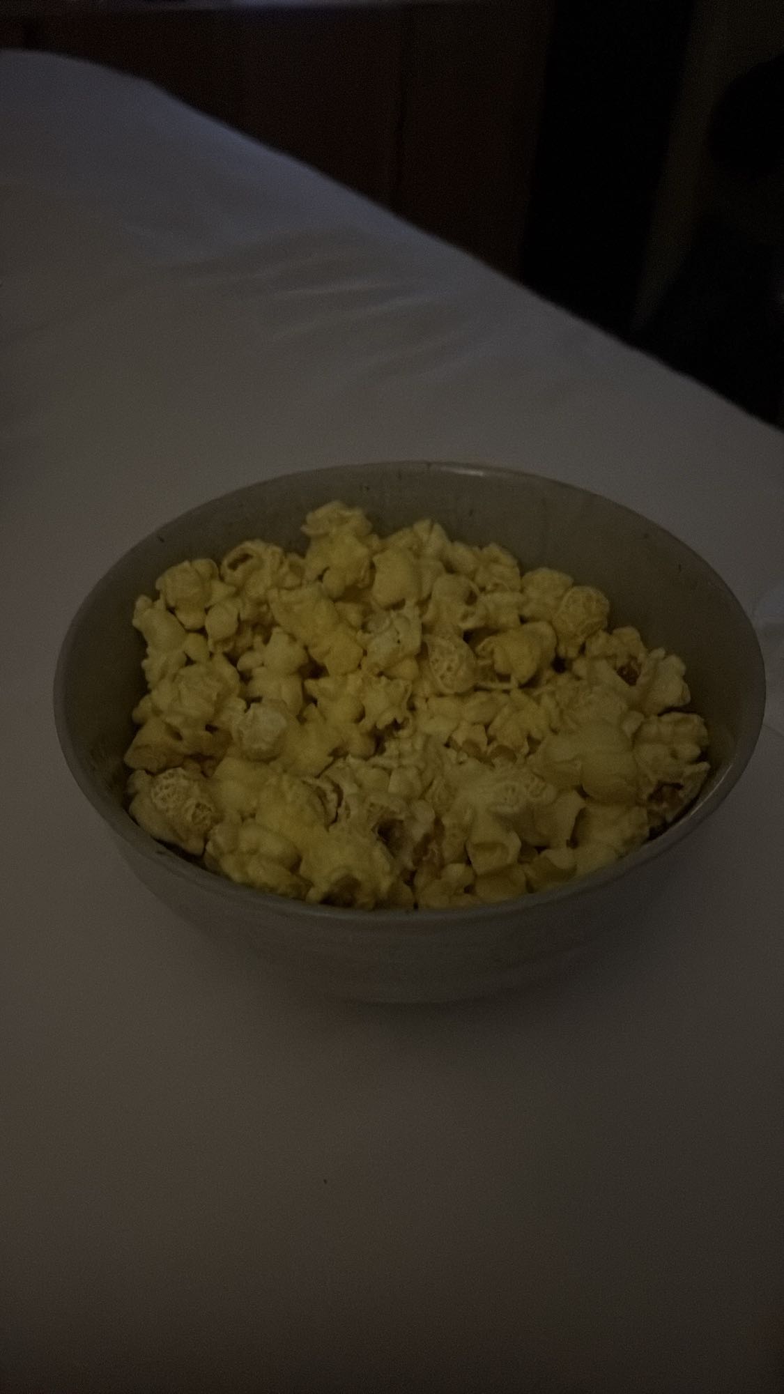 Skål med popcorn