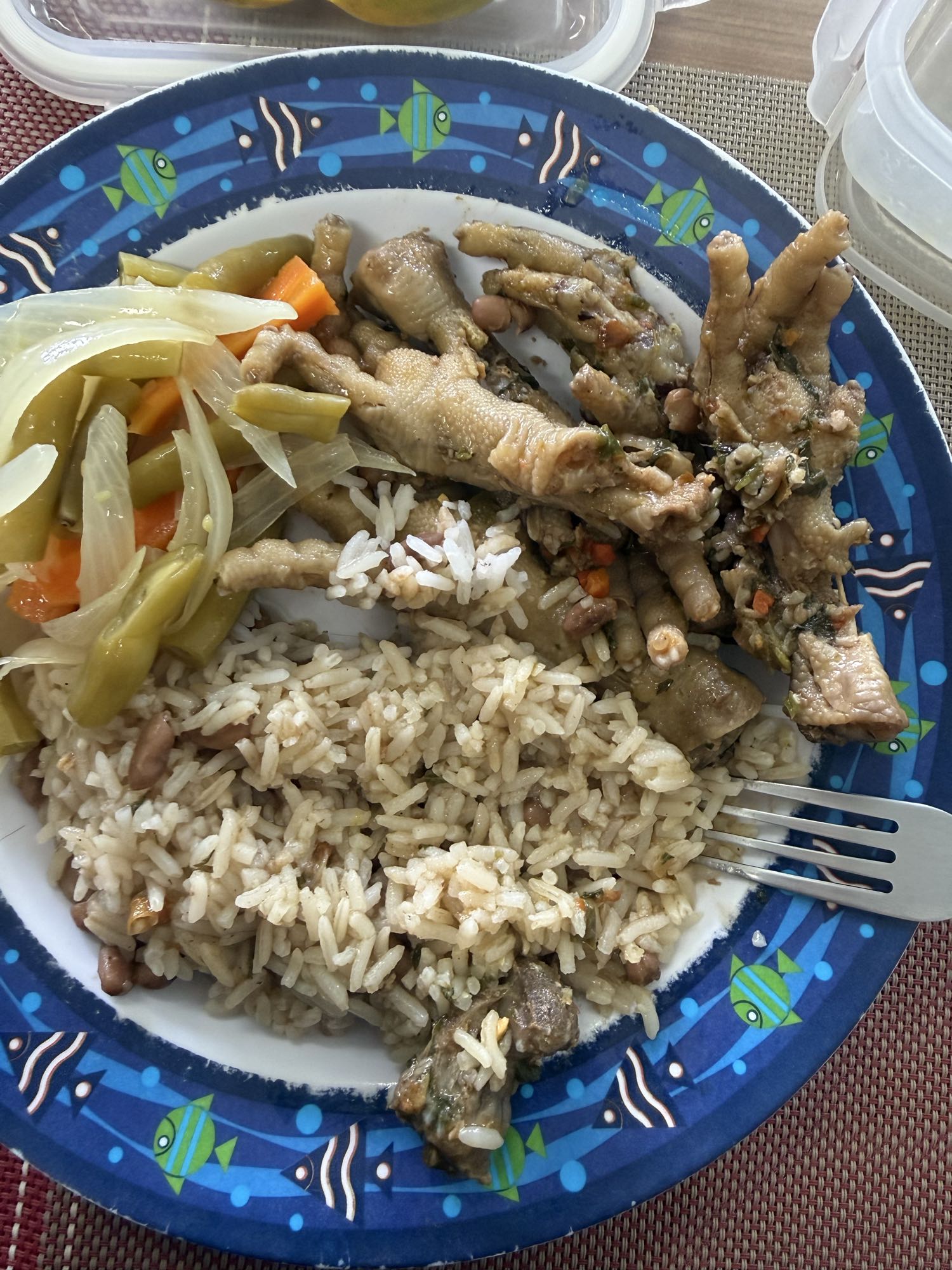 Arroz, frango e legumes