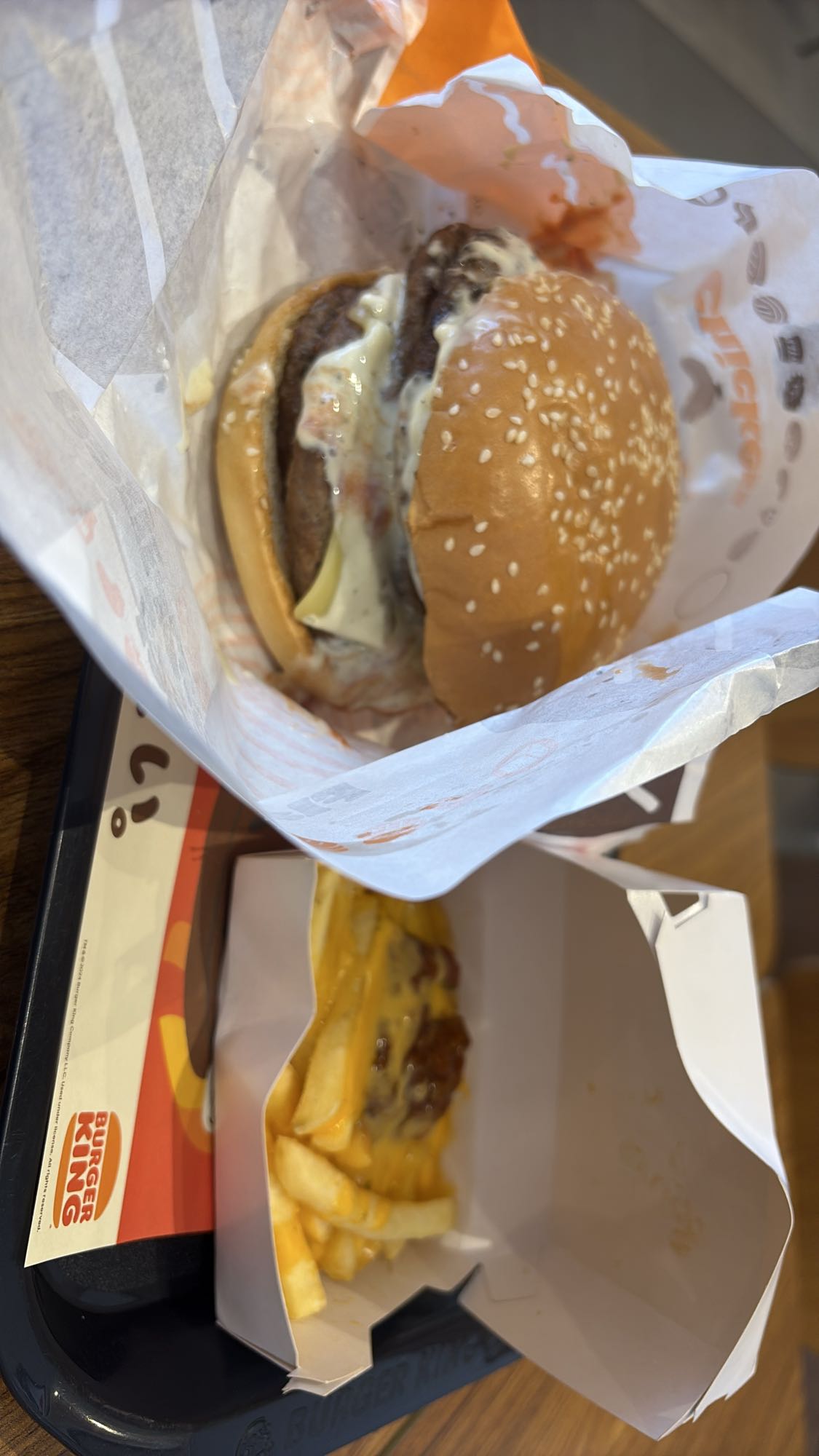 チーズバーガーとチーズポテト