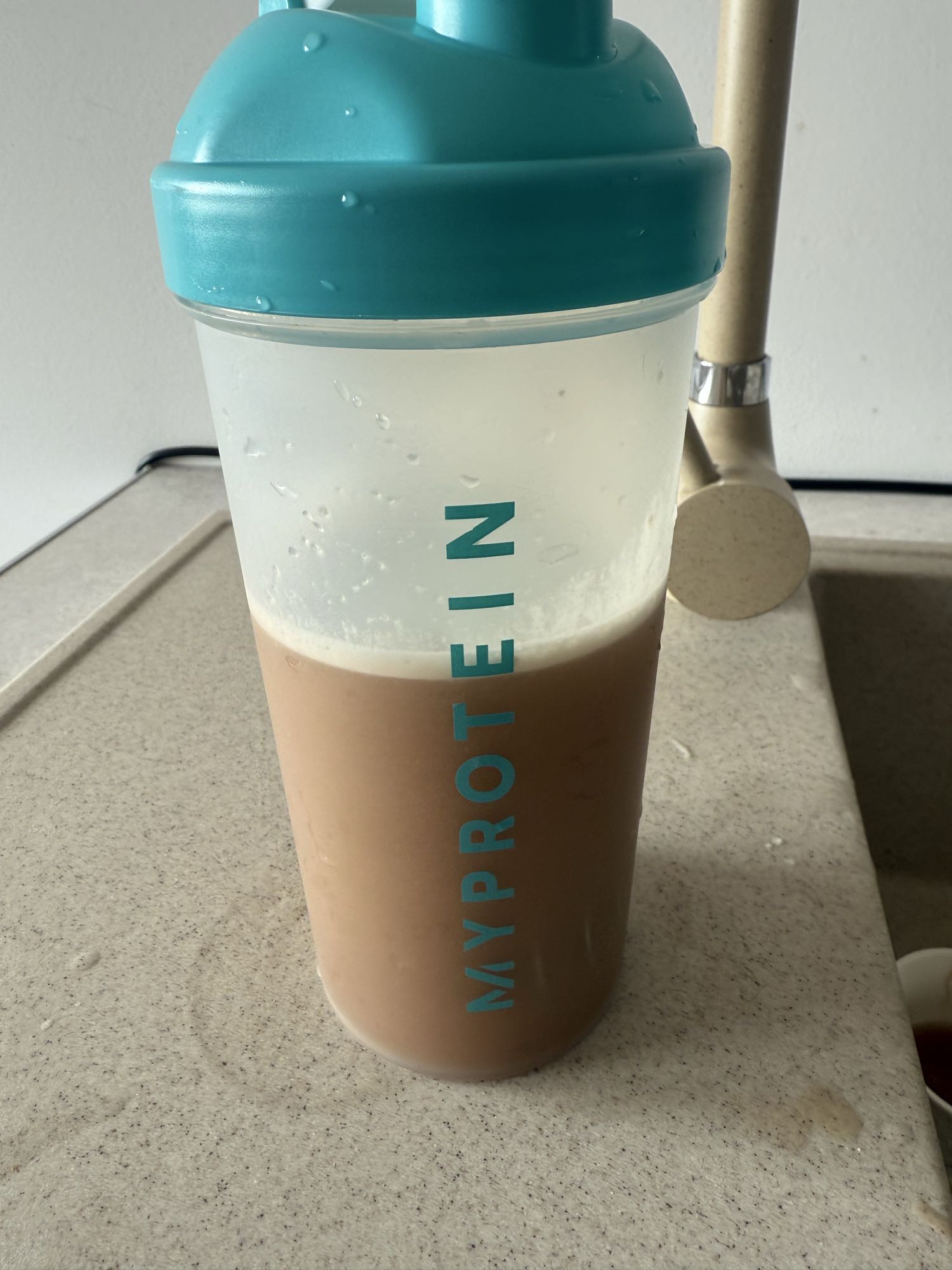 Shake proteic ciocolată