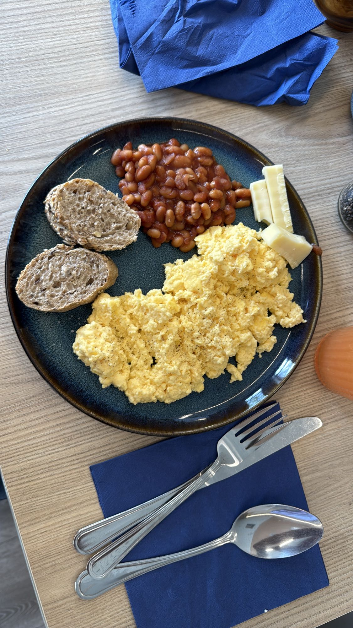 Scrambled eggs & beans plate