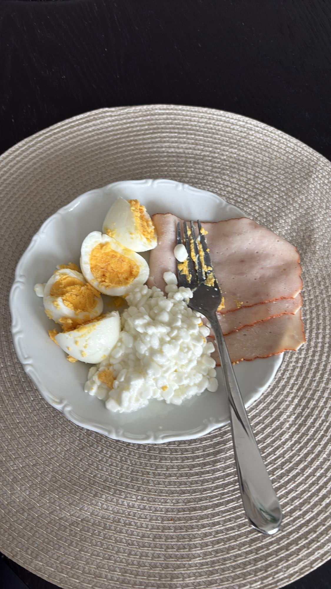 Ägg, kalkon & keso tallrik