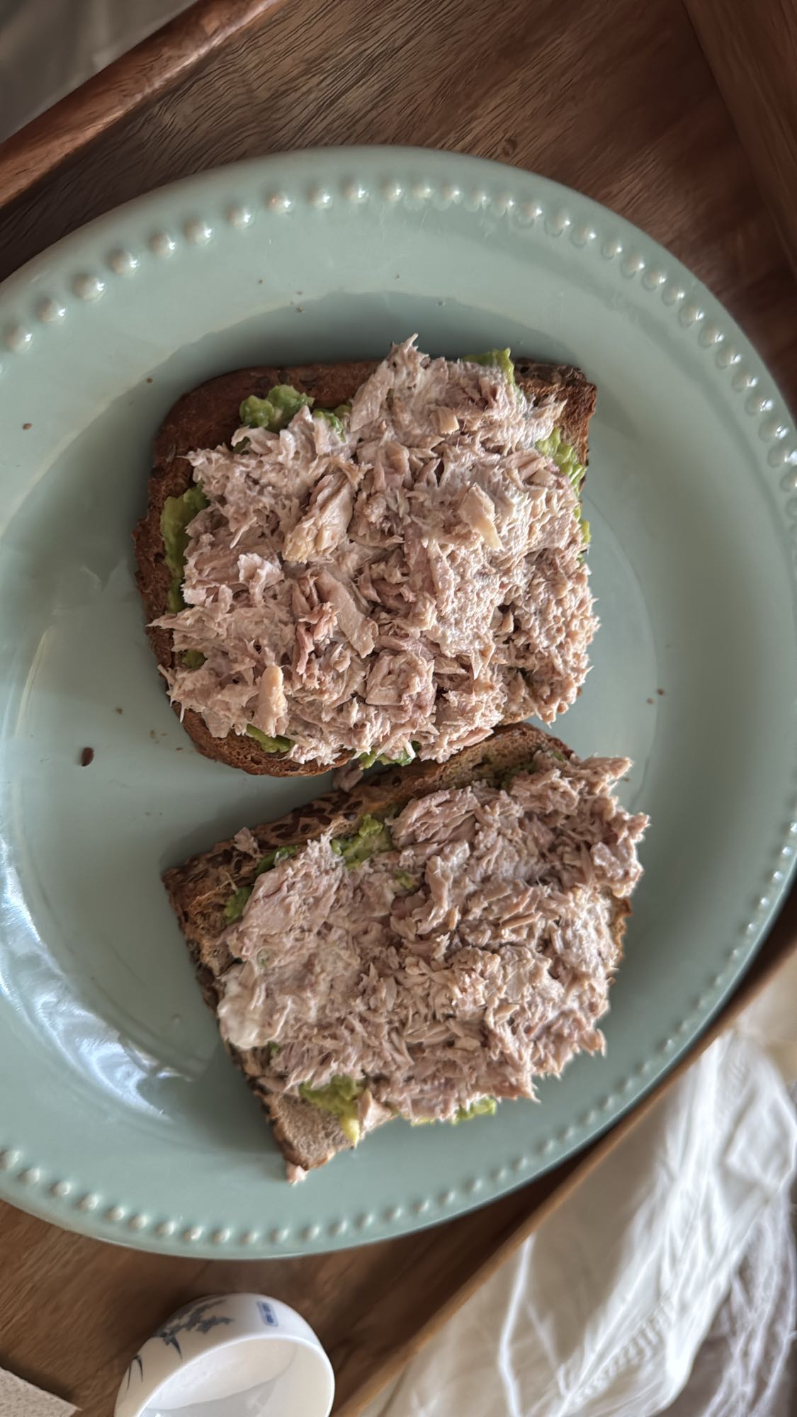 tostadas de atún y aguacate