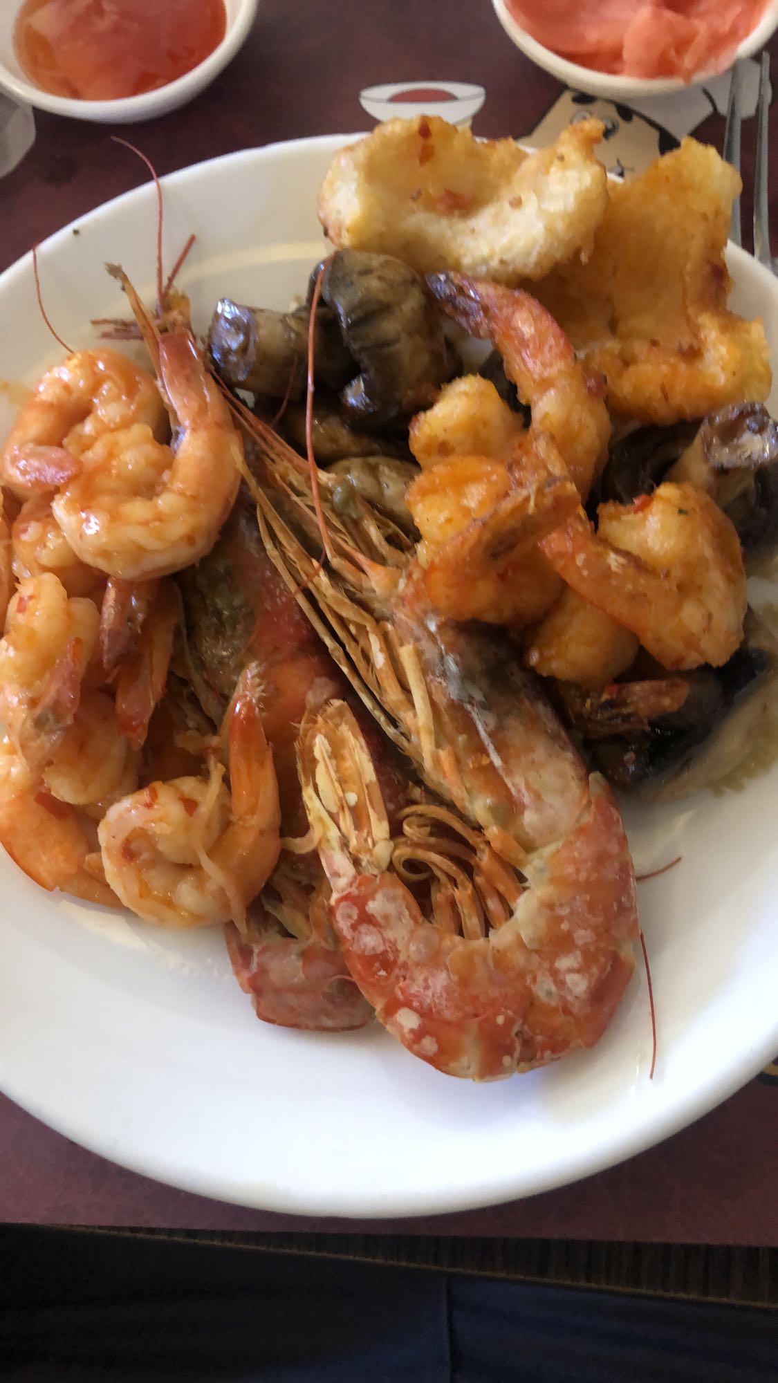 Assiette de crevettes et beignets