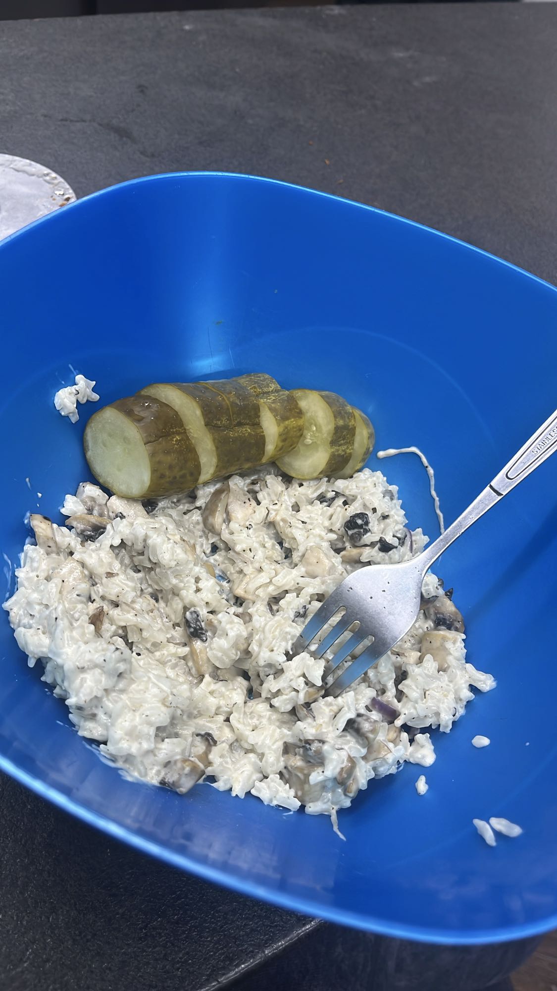 Orez cu ciuperci și castravete