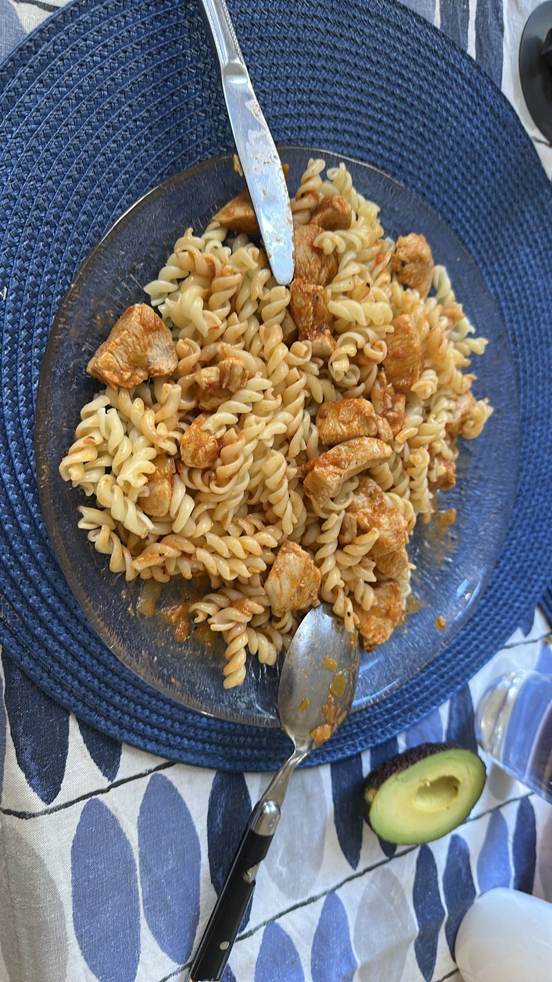 Kycklingpasta med avokado