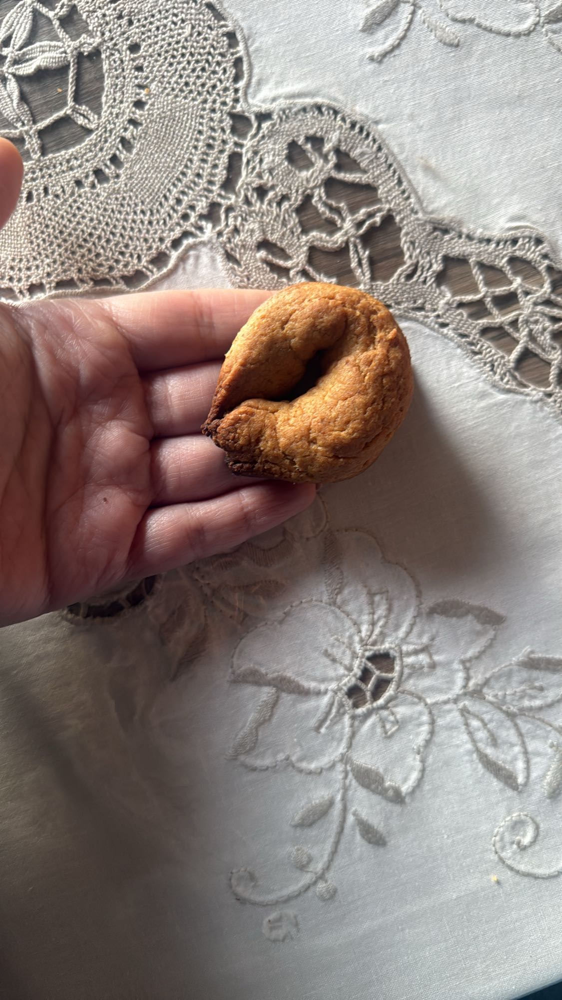 Small butter cookie