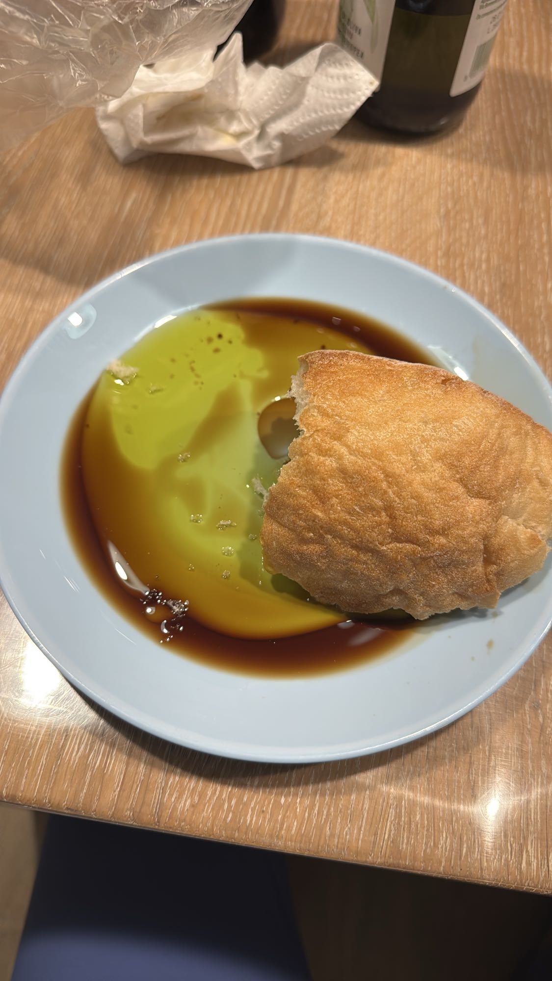 Bread with oil and vinegar