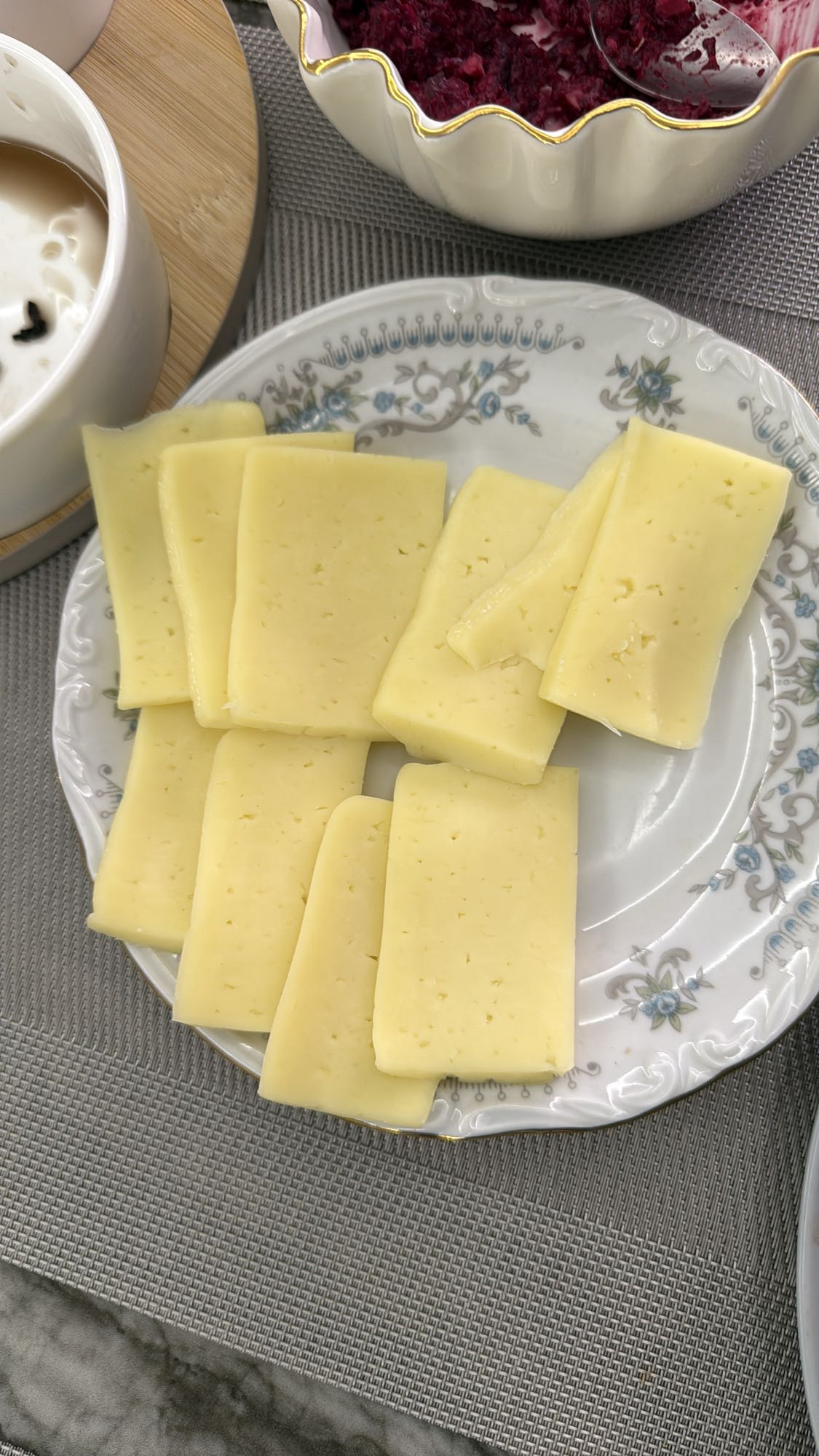 Нарезанный сыр