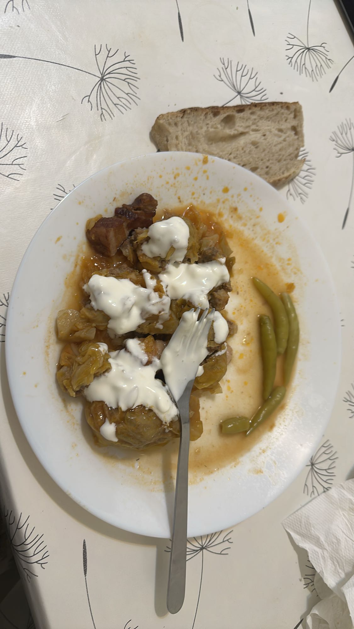 Stuffed cabbage with yogurt