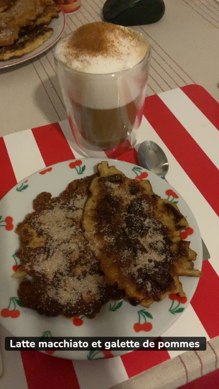 Latte macchiato et galette pommes
