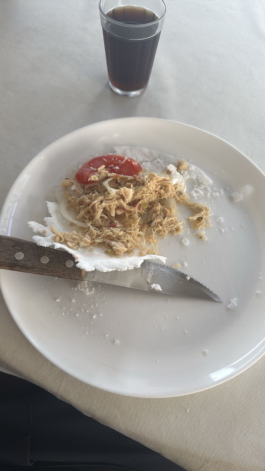 Tapioca com frango e refrigerante