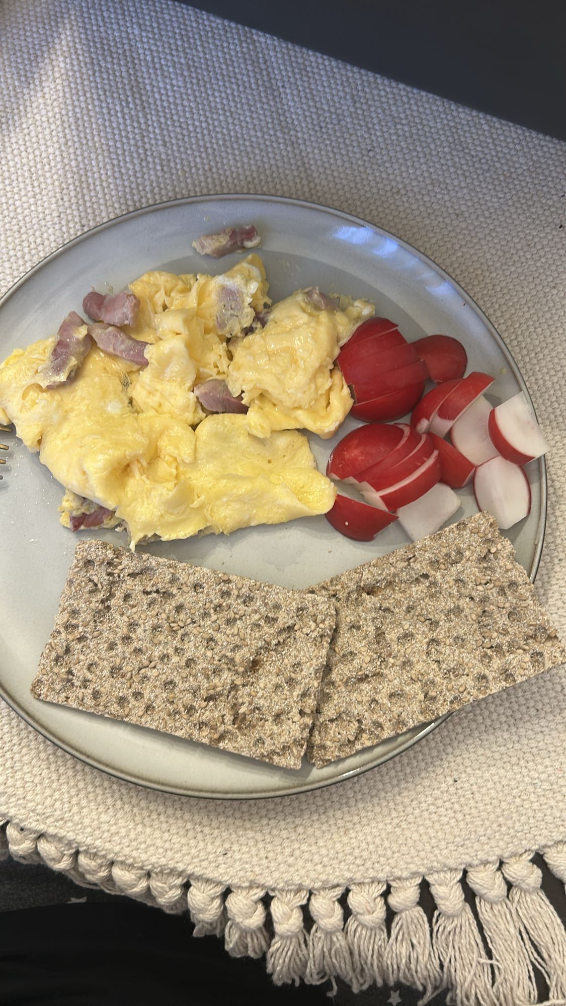 Omlet cu șuncă și legume