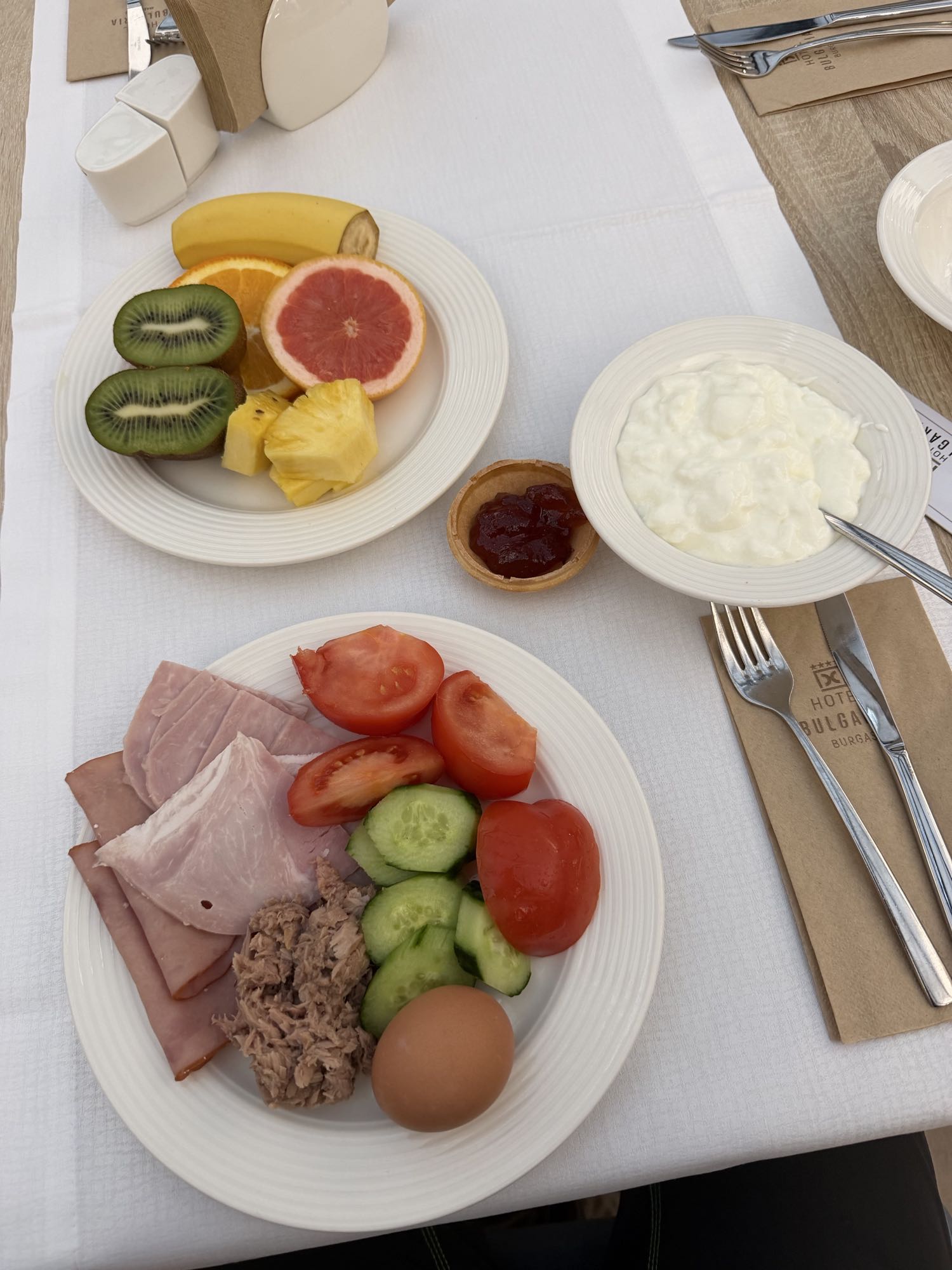 Kahvaltı tabağı ve meyve