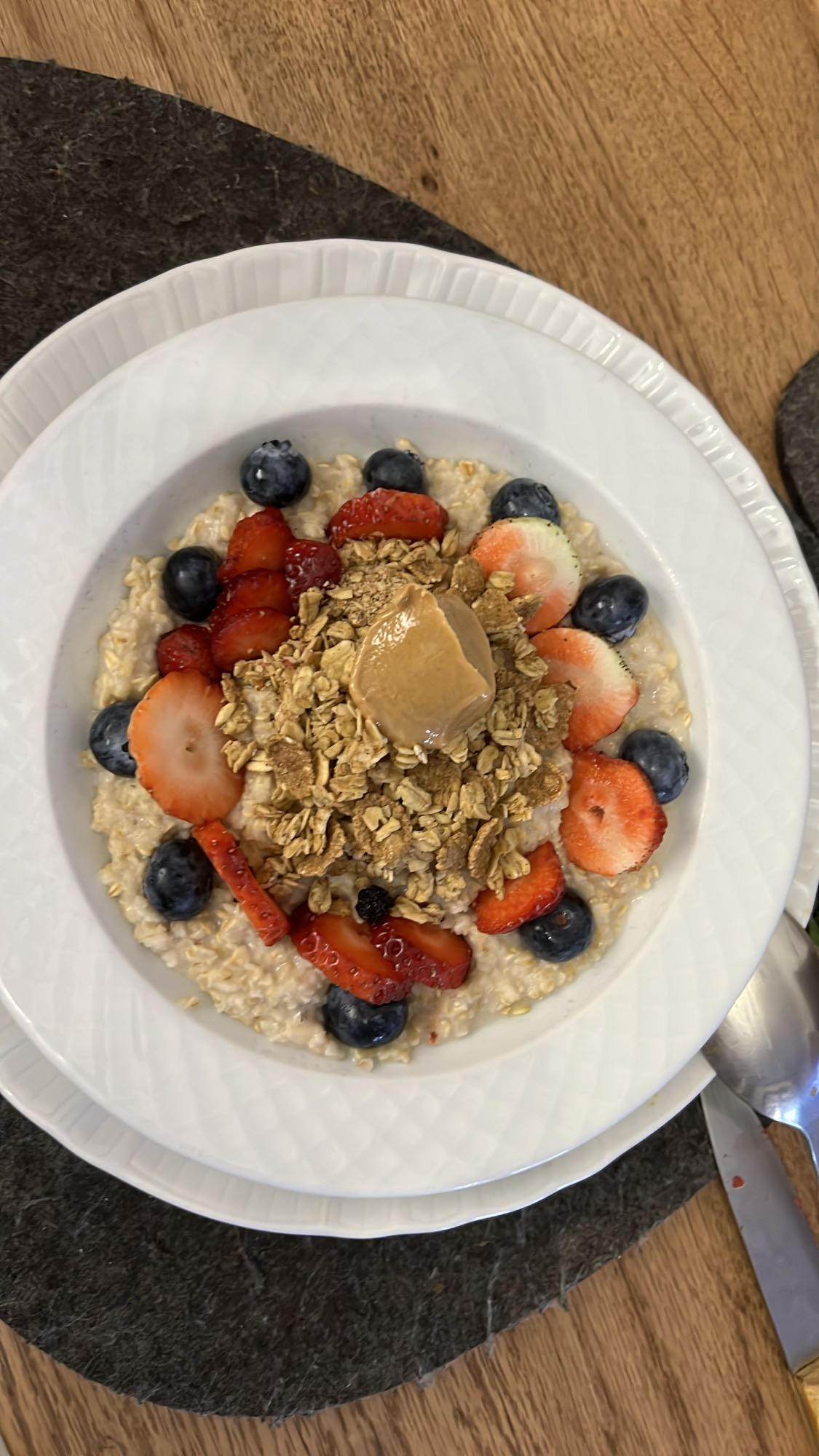 Yulaf ezmesi meyveli kase