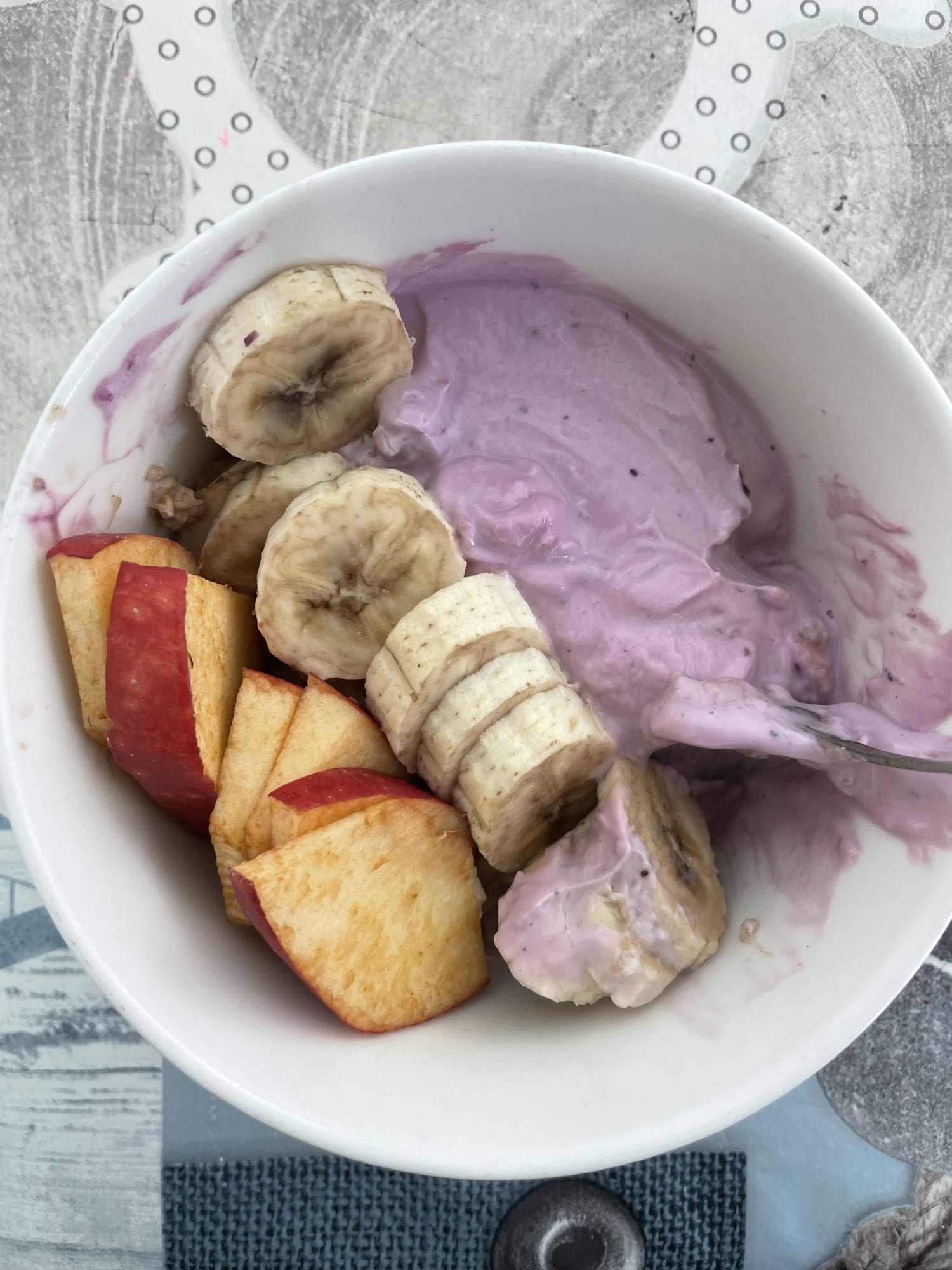 Yoğurtlu Meyve Kasesi