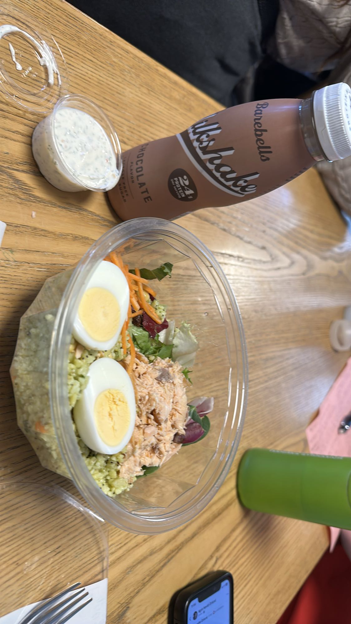 Sallad med lax och ägg