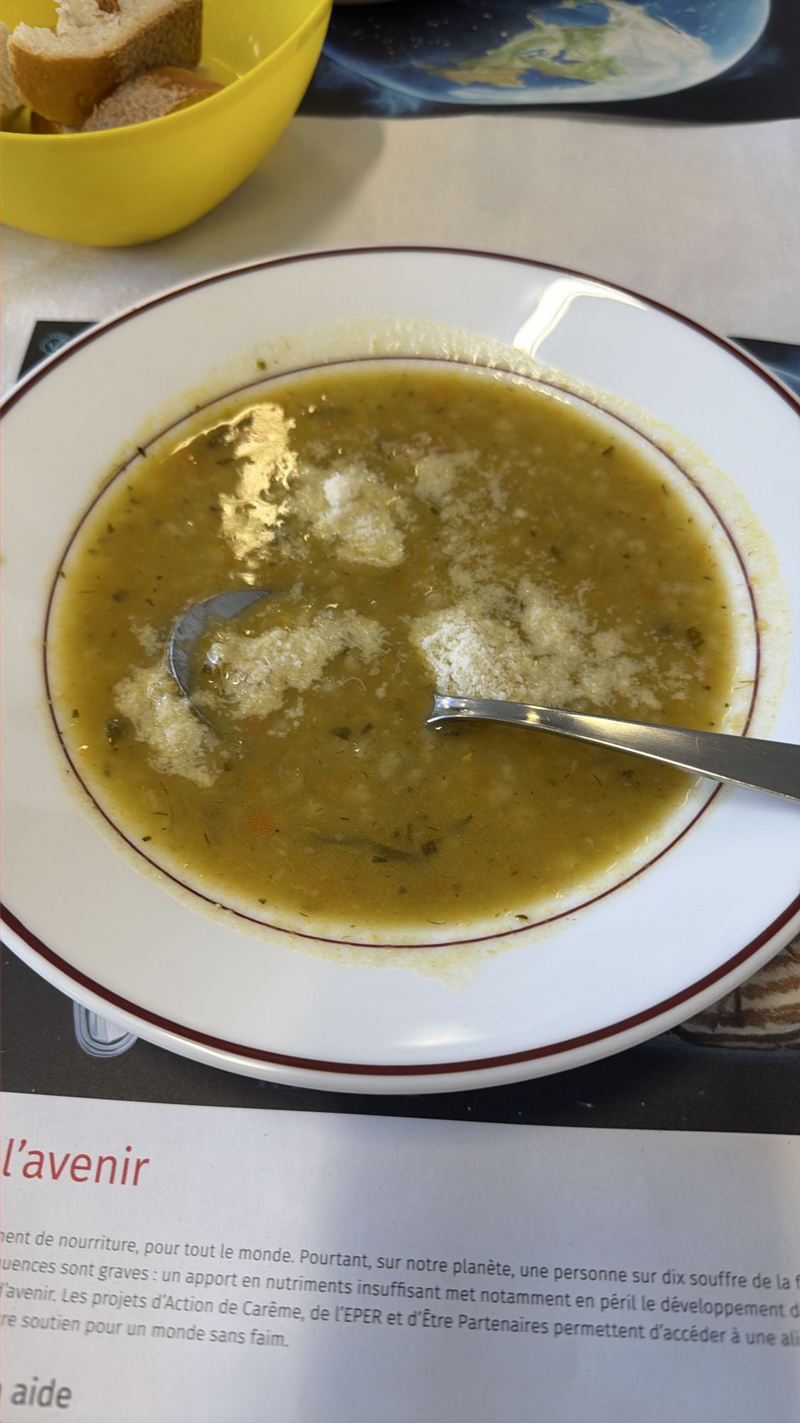 vegetable soup with bread
