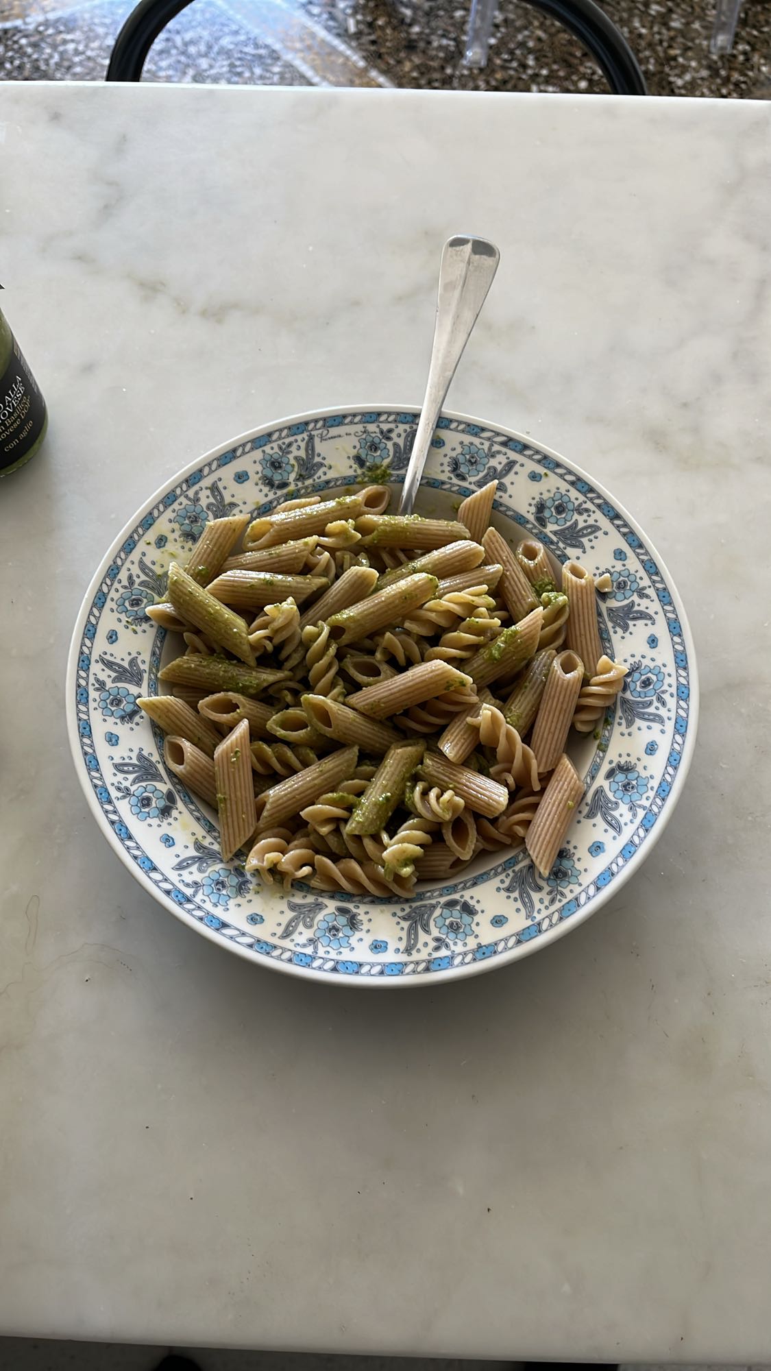 Tam buğday makarna pesto