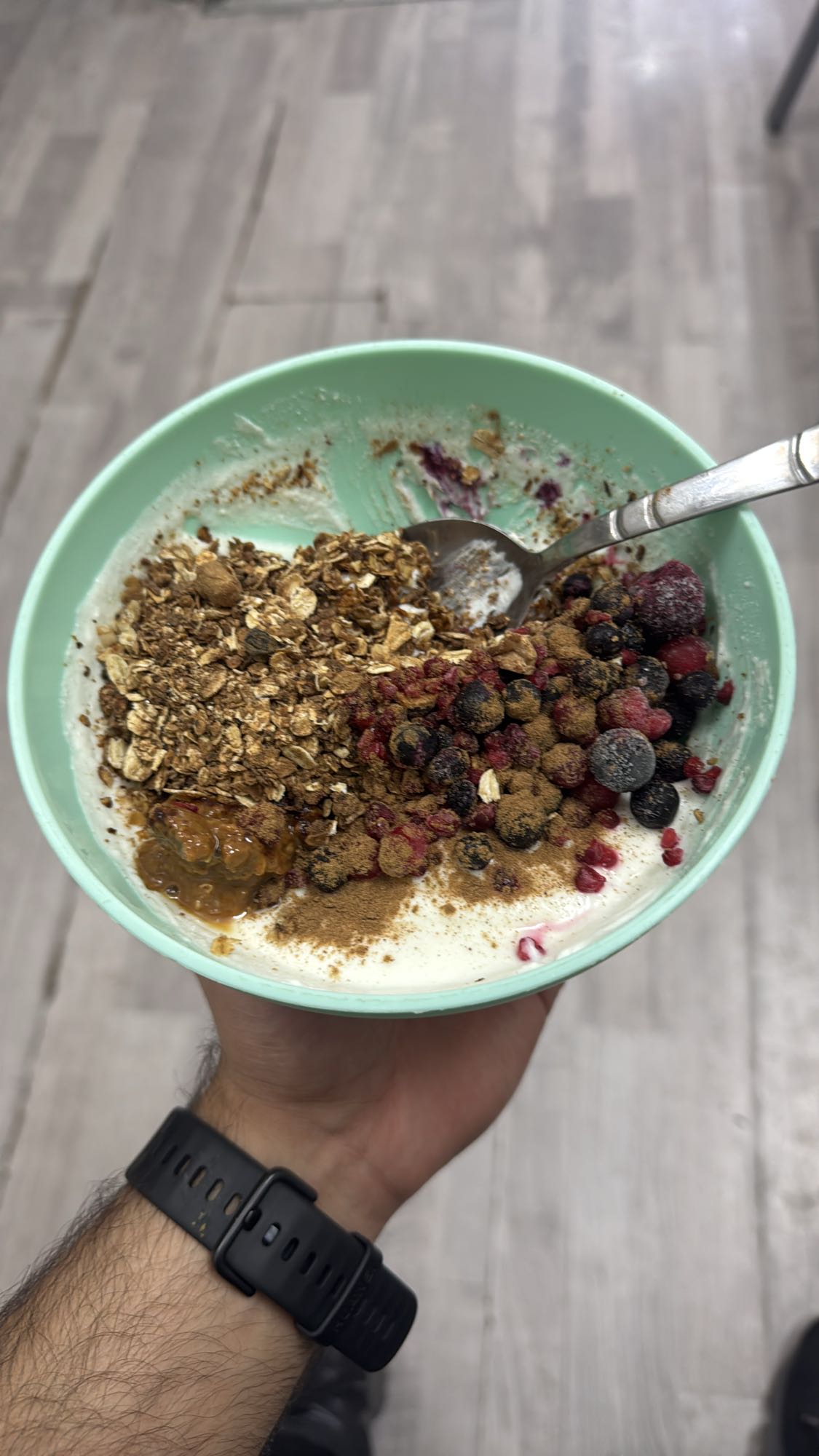 Yoğurtlu Granola Kasesi