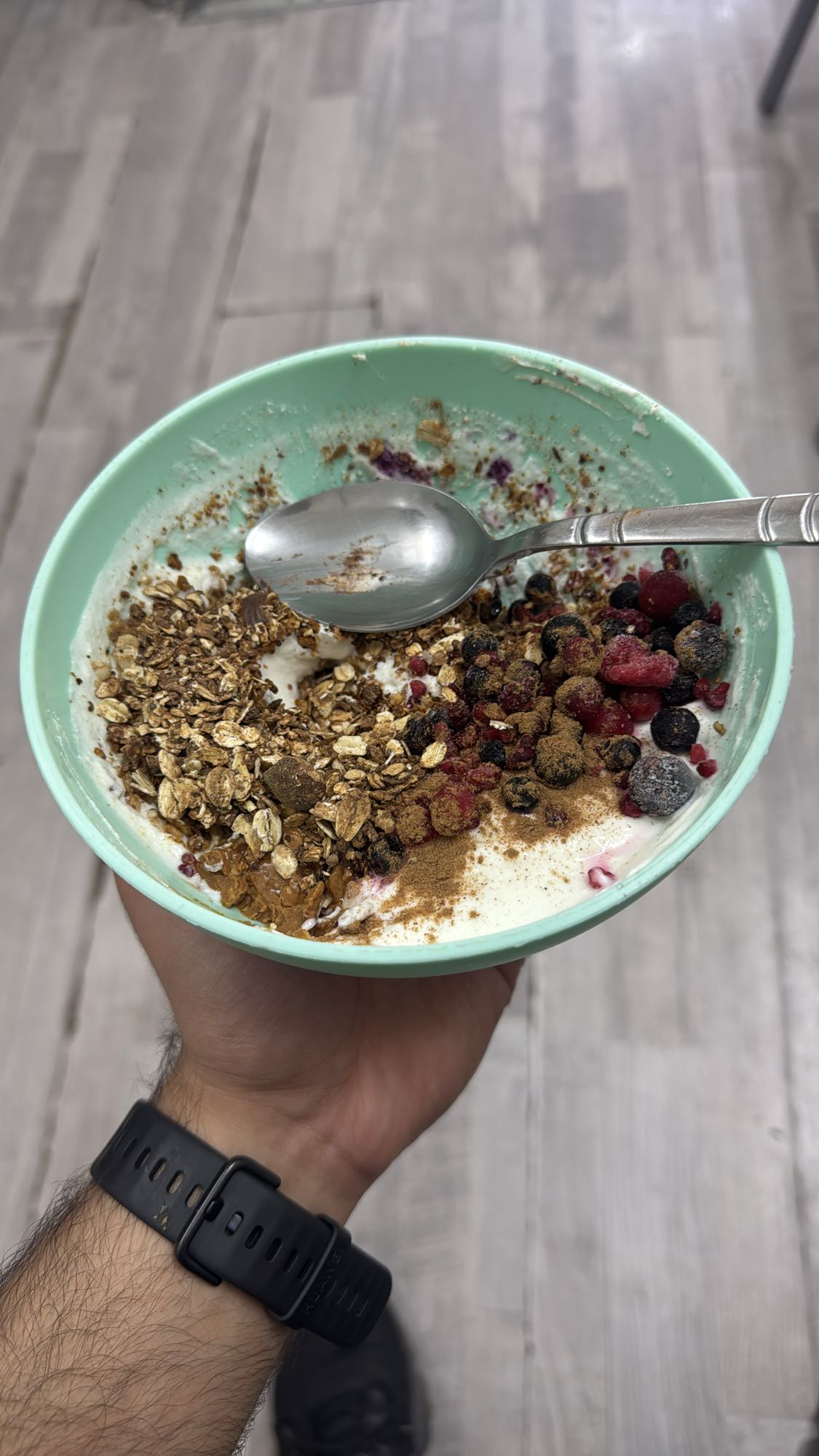 Yoğurtlu Granola ve Meyve