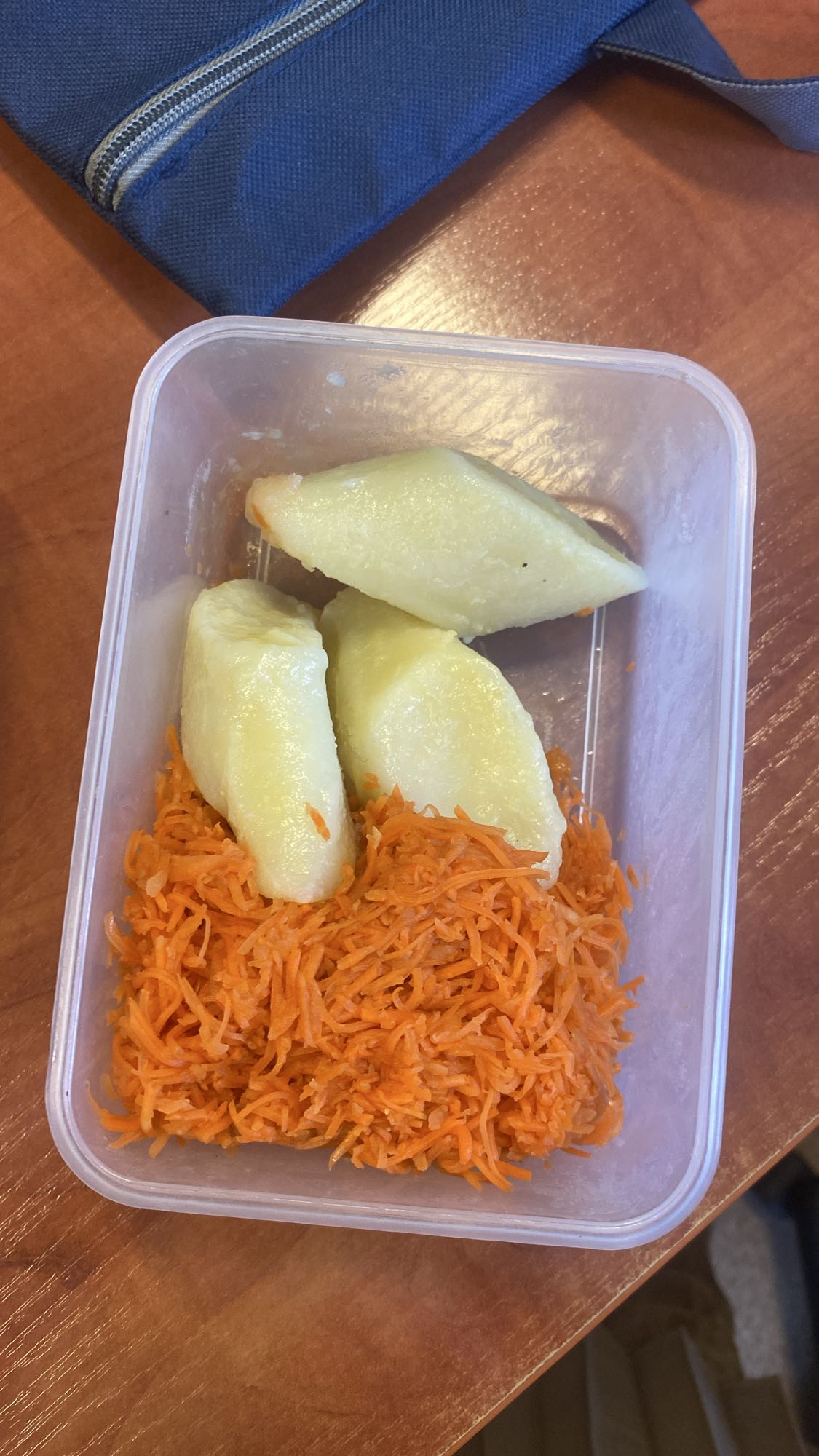 ziemniaki z tartą marchewką