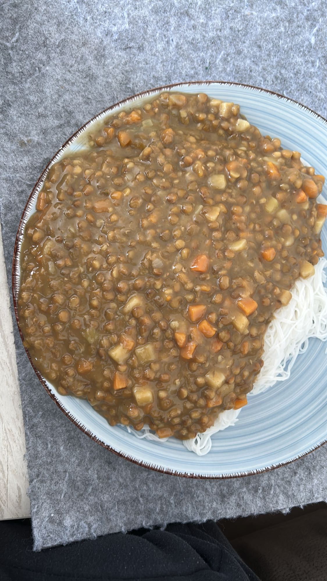 lentejas con fideos