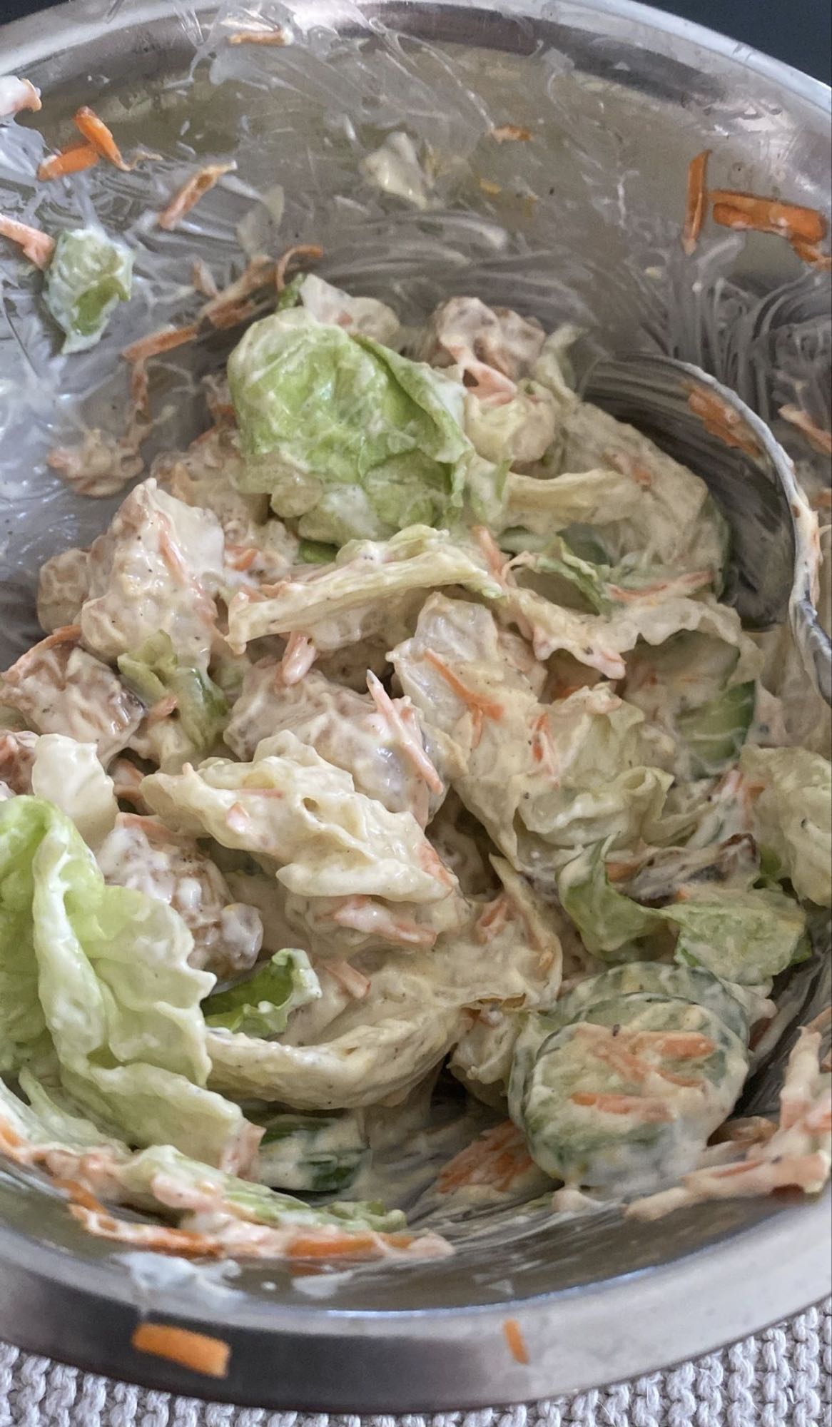 Kremalı Tavuklu Salata