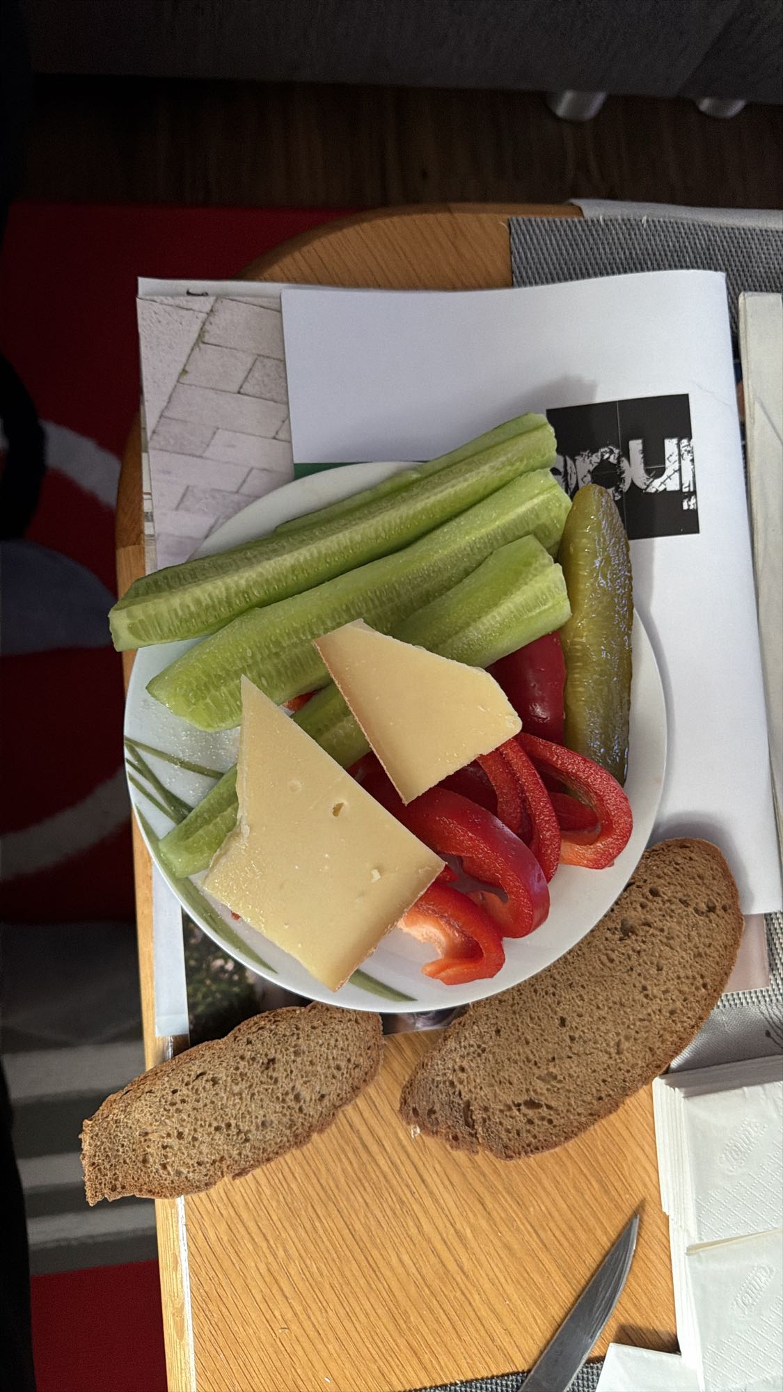 Gemüse Käse Brot Teller