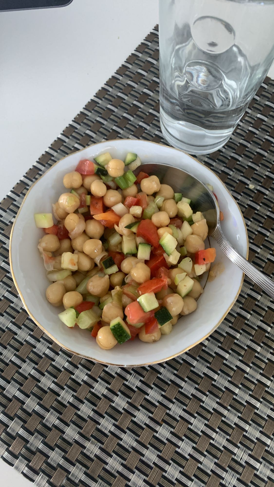 Salade pois chiches croquante
