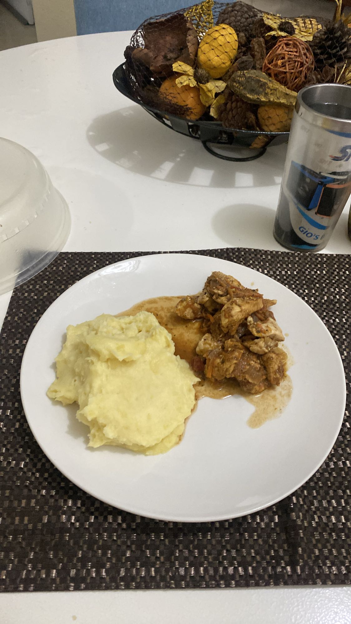 Pollo guisado con puré