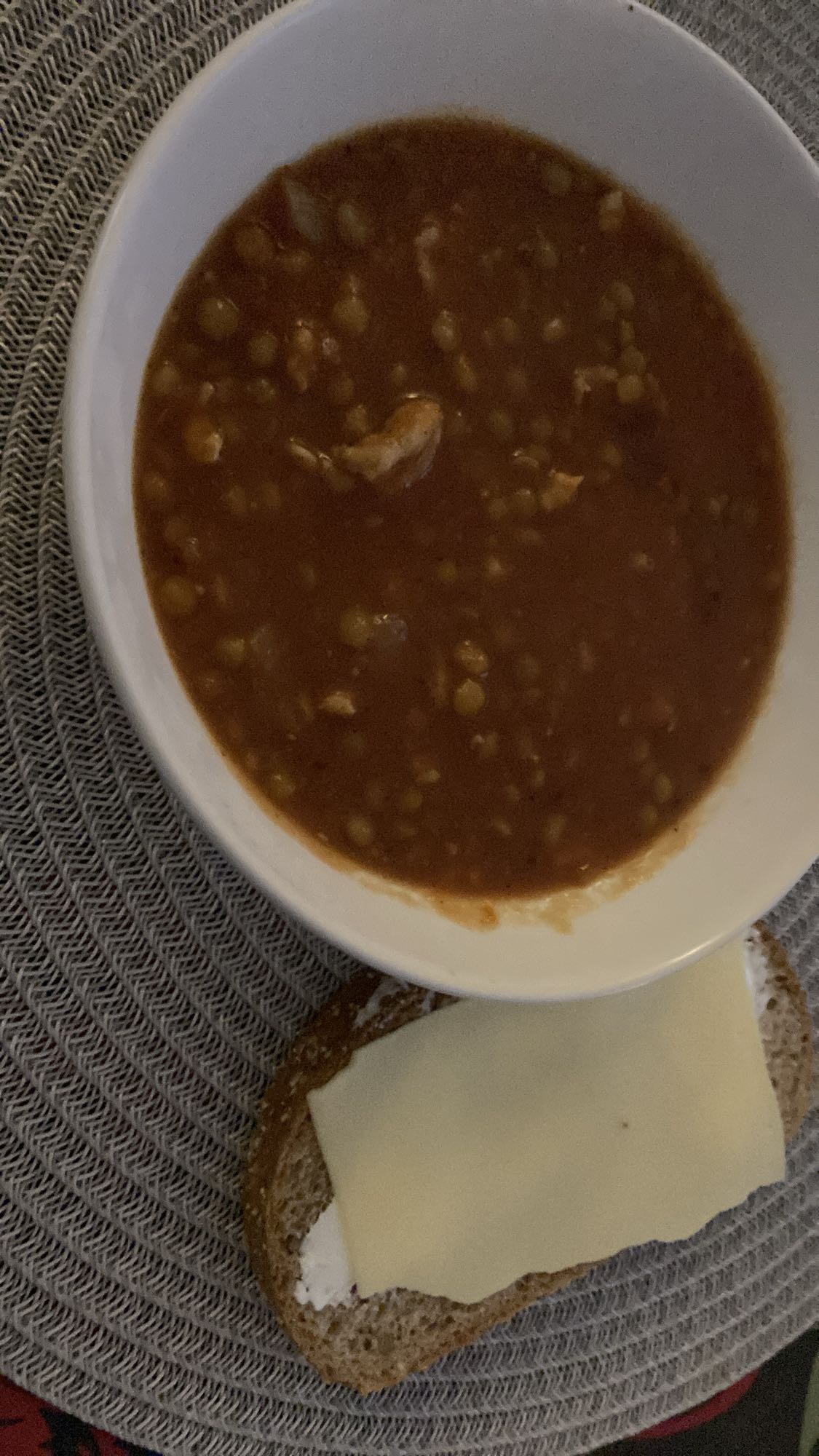 Linsgryta med smörgås