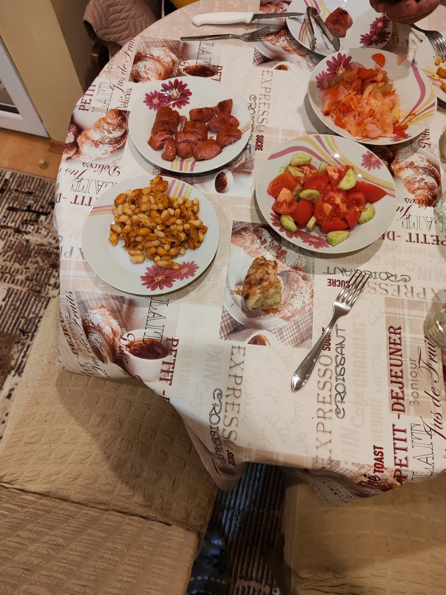 Sausage, beans, salad plate