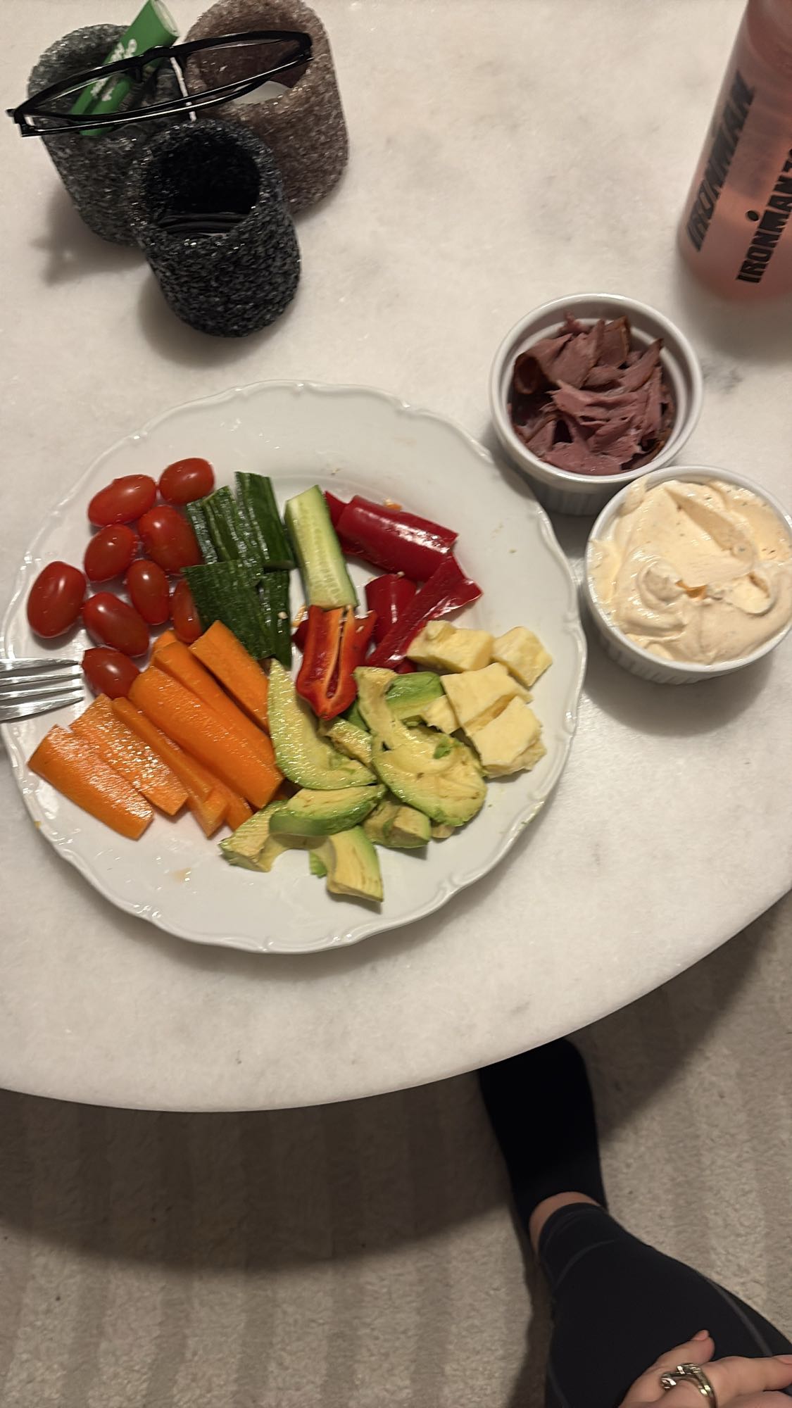 Grönsaksfat med dipp & skinka