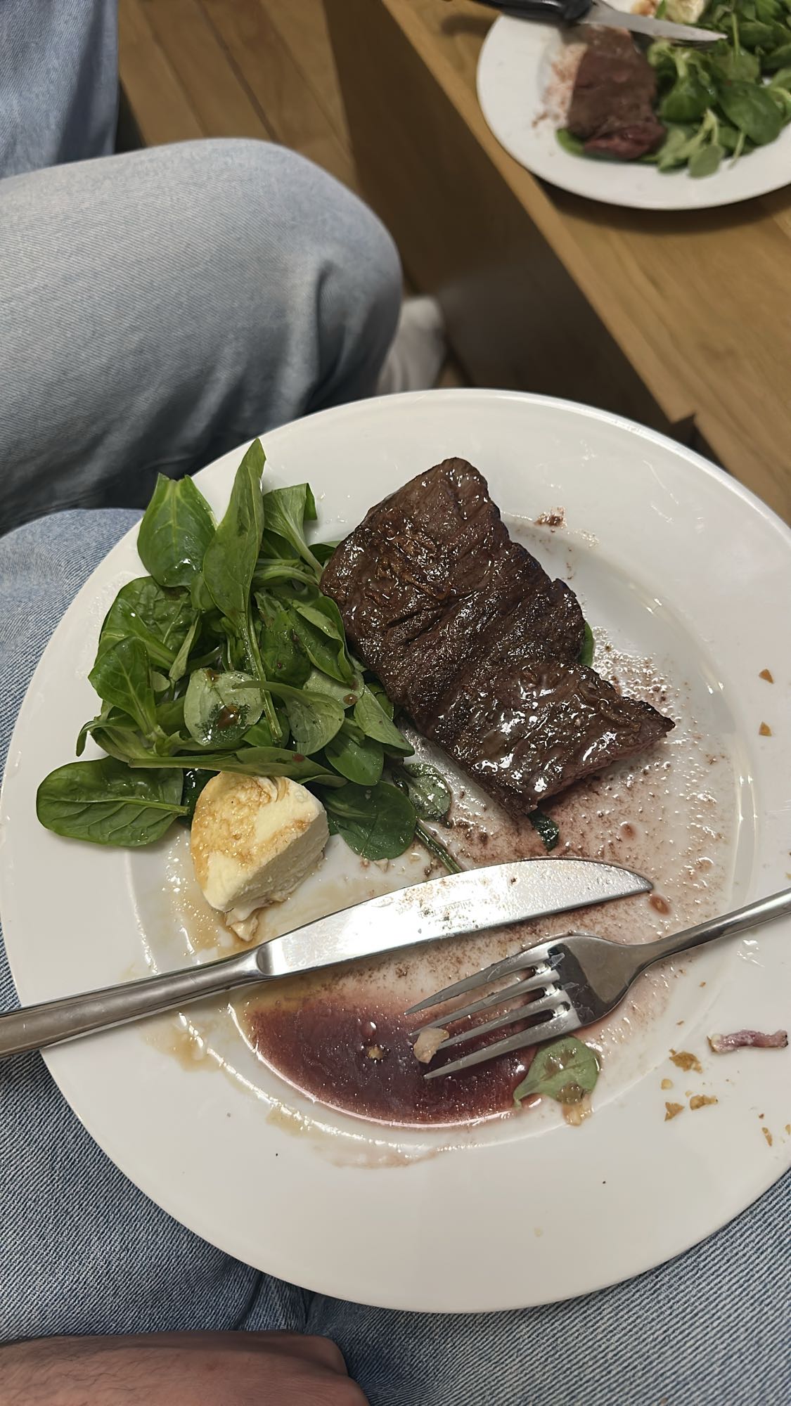 Steak, salade et fromage