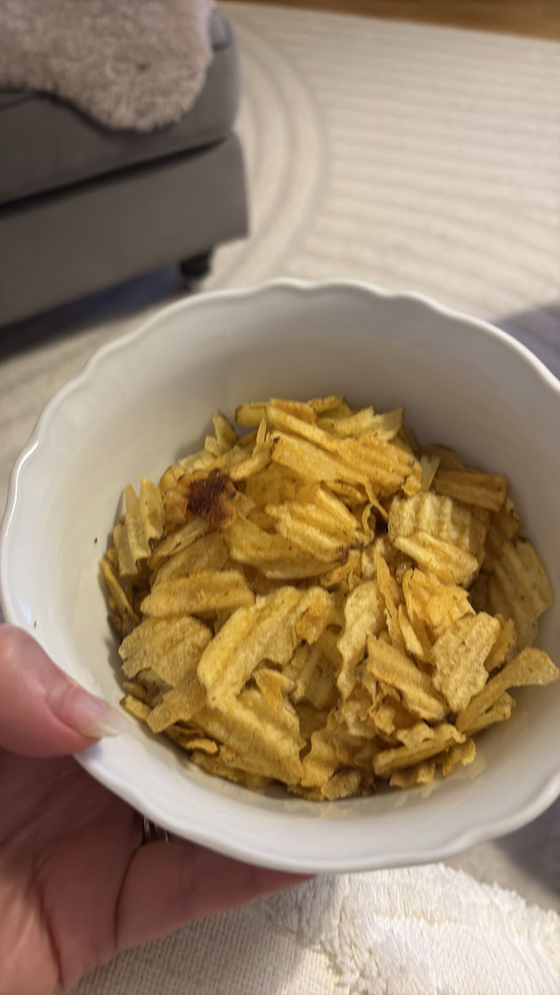 Skål med potatischips