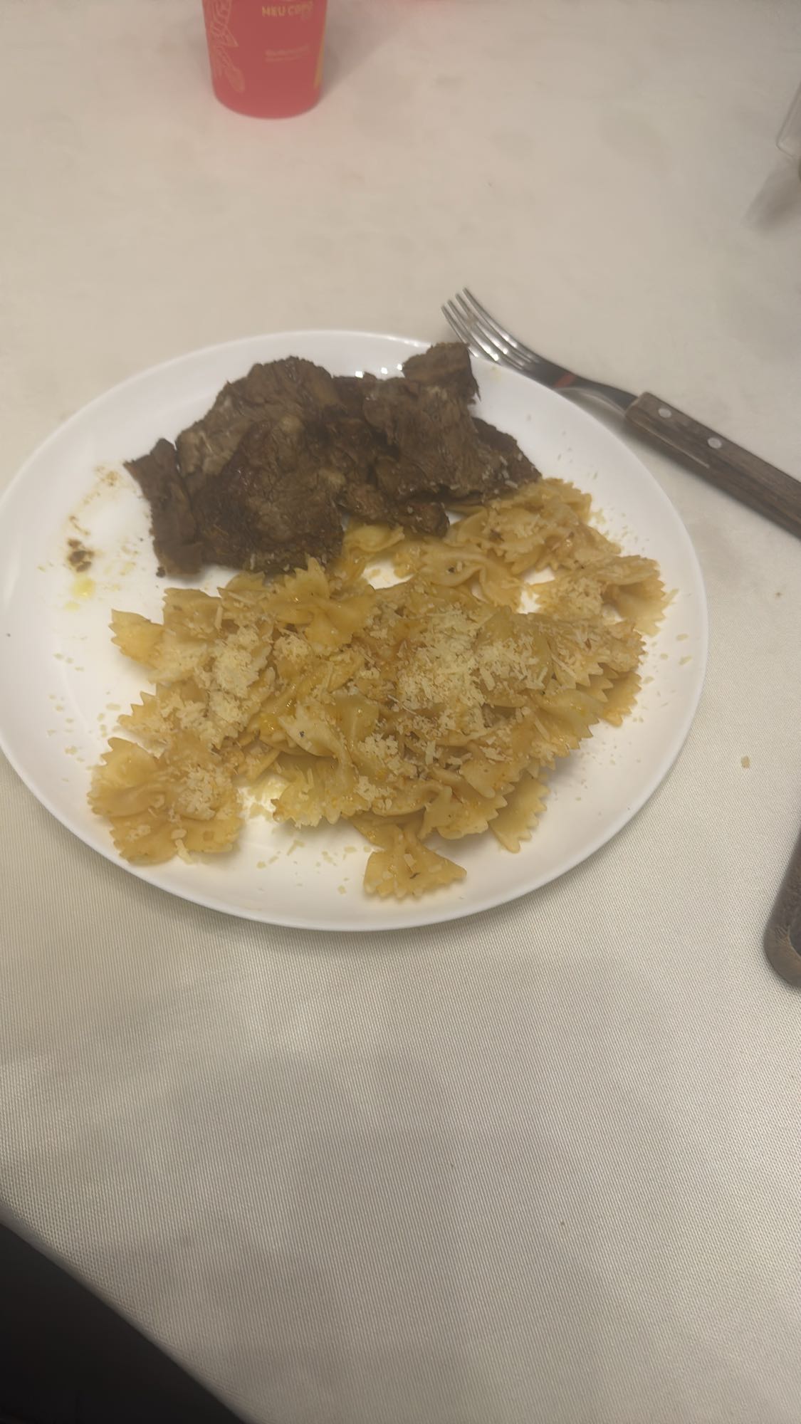 Massa com carne e queijo