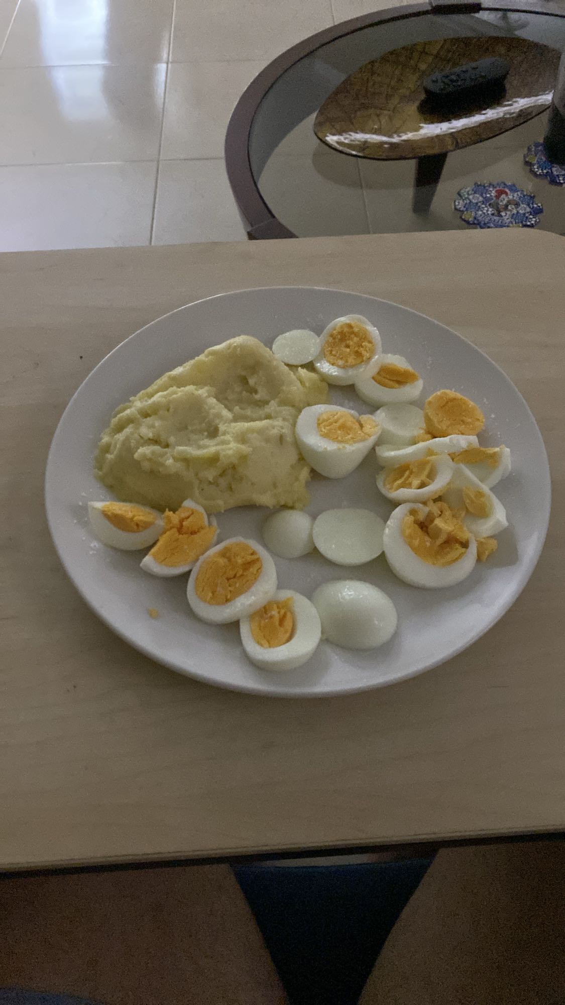 Huevos cocidos y puré
