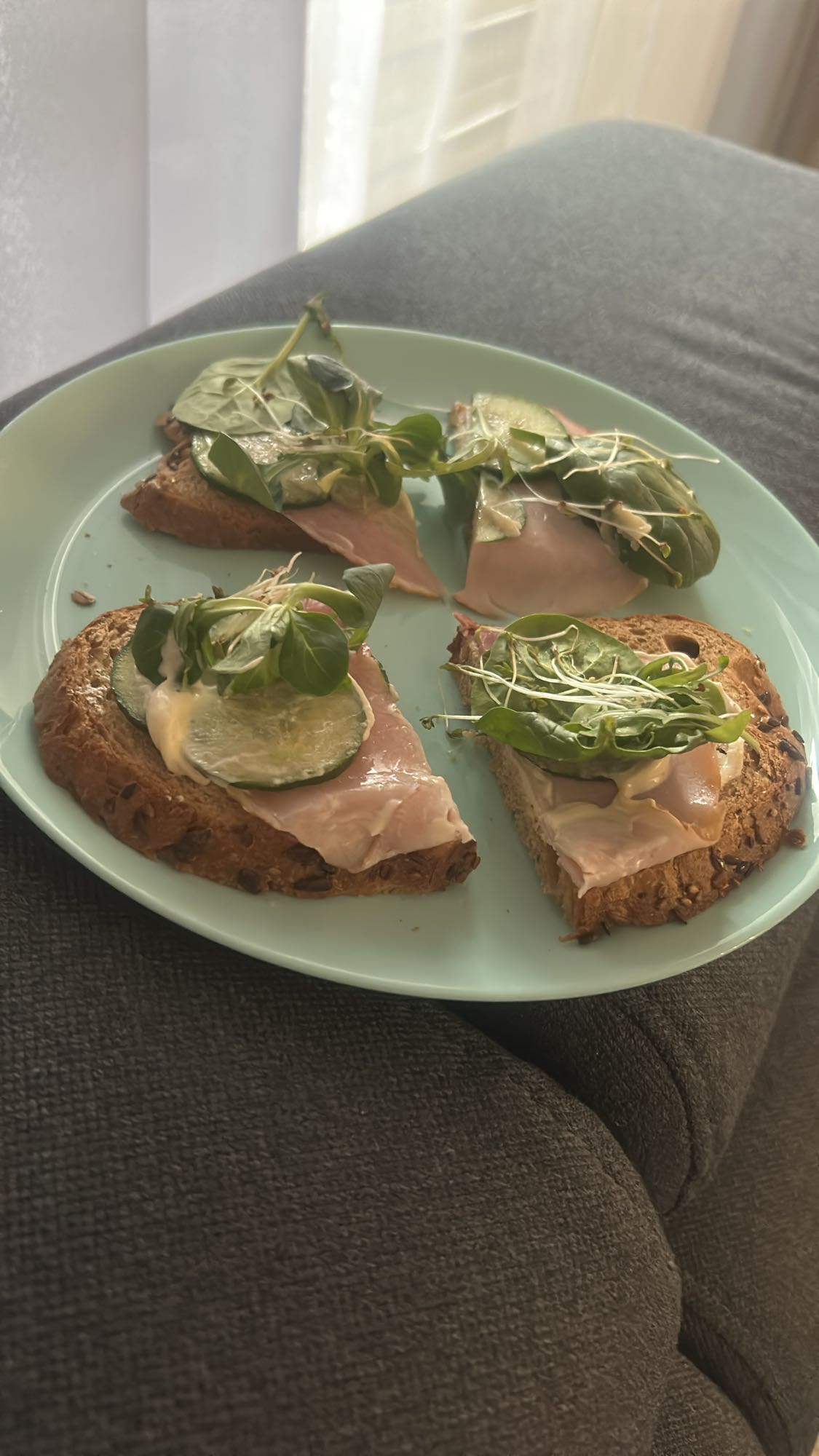 Kanapki z szynką i ogórkiem