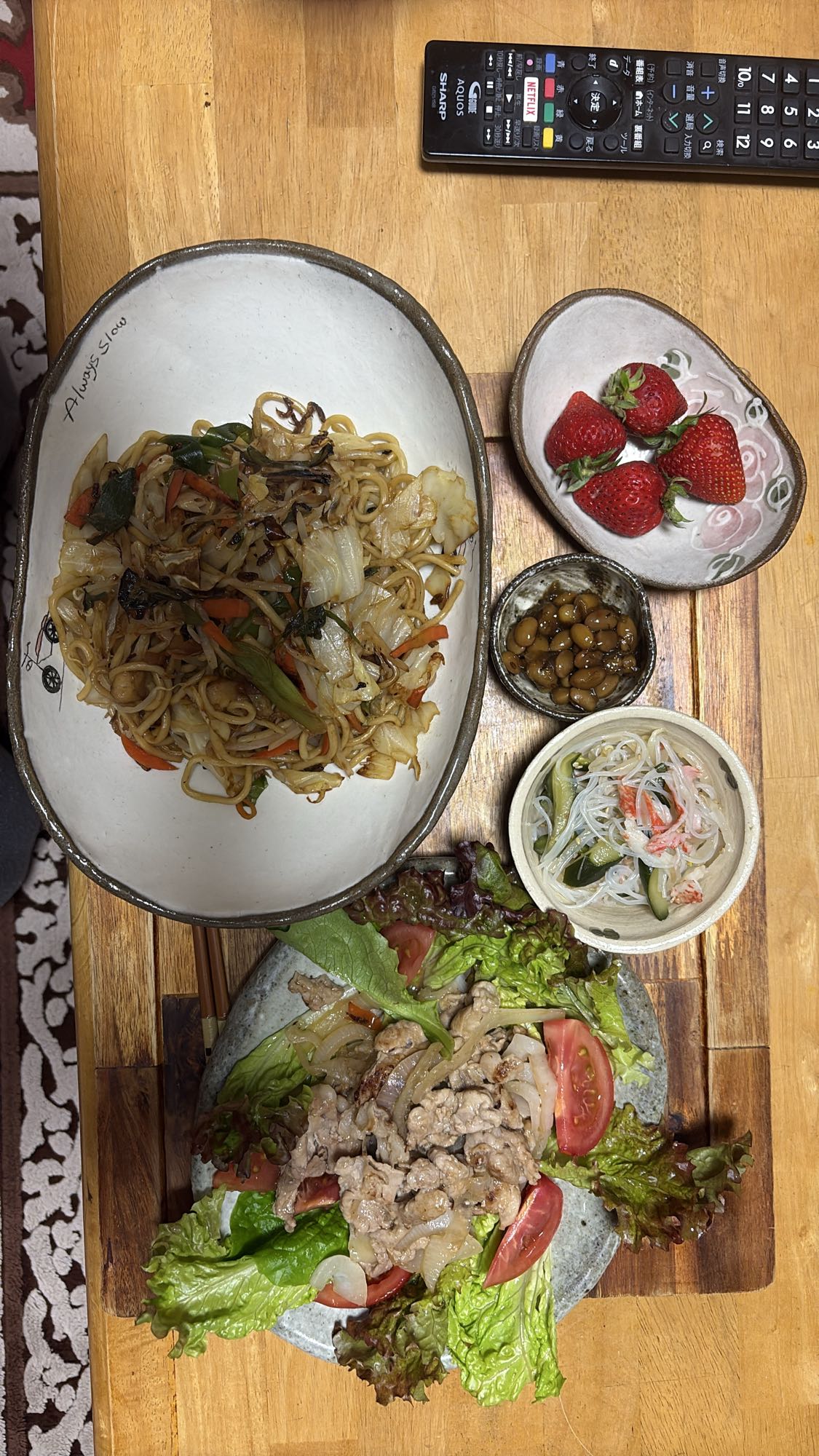 焼きそばと豚サラダ定食