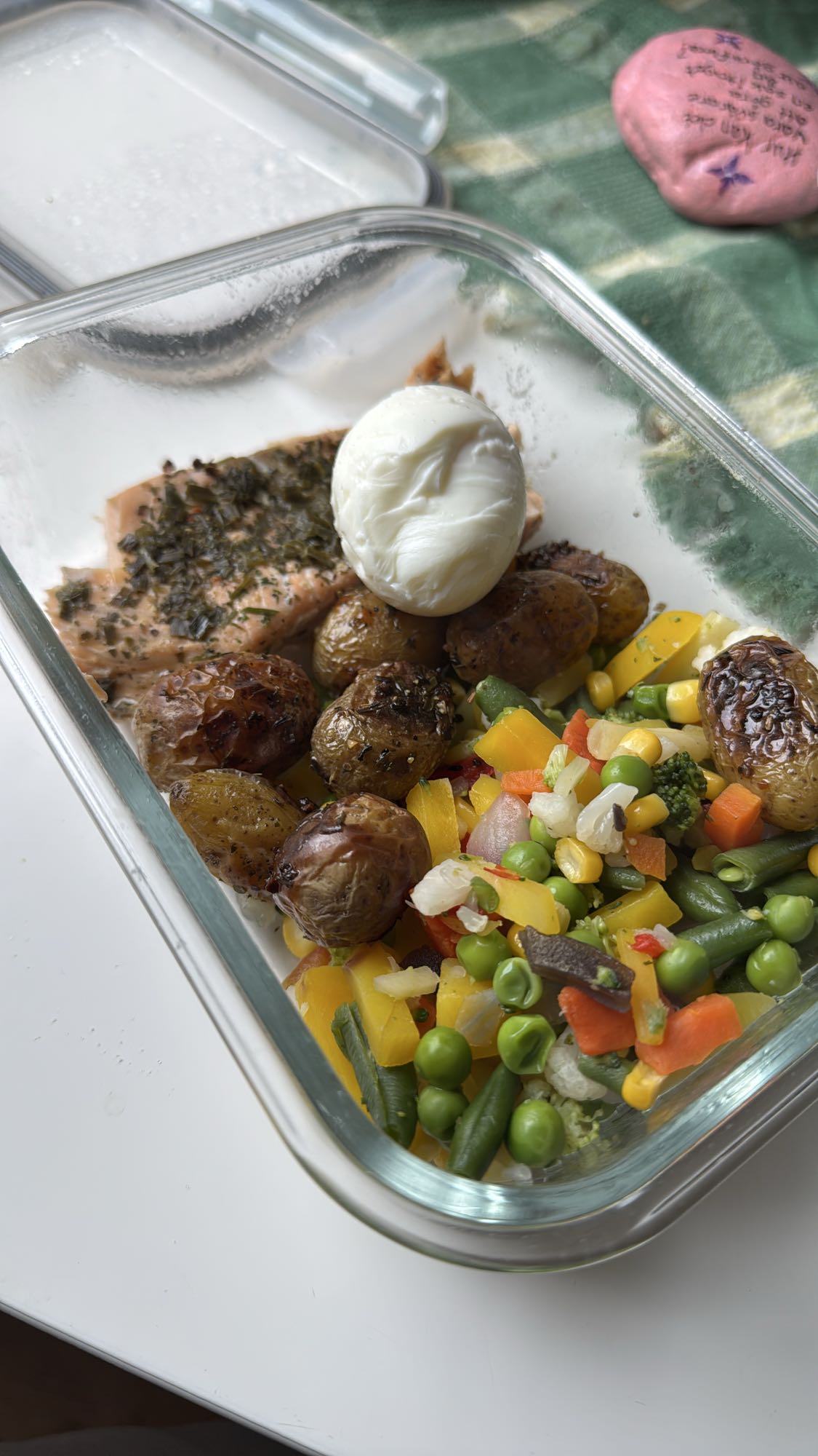 Lax med potatis och ägg
