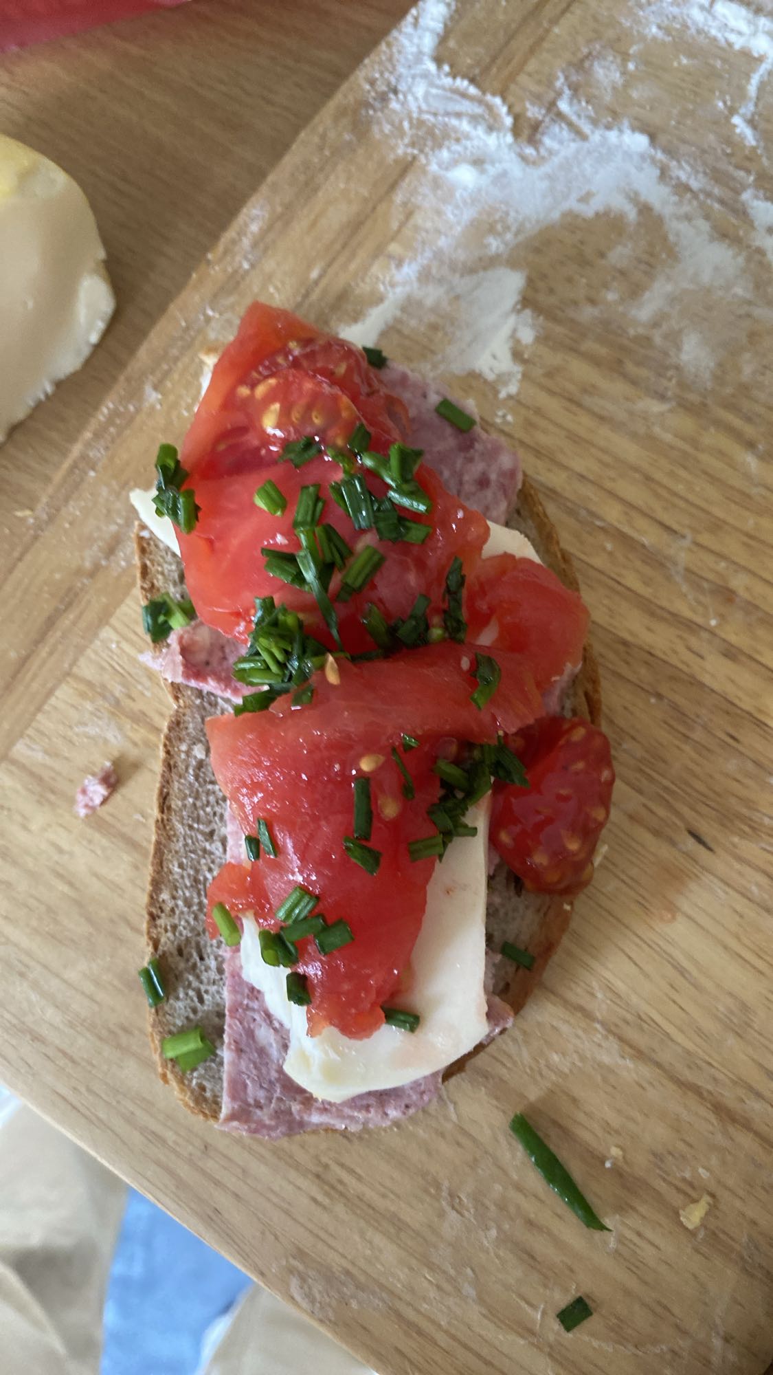 Kanapka z salami i serem