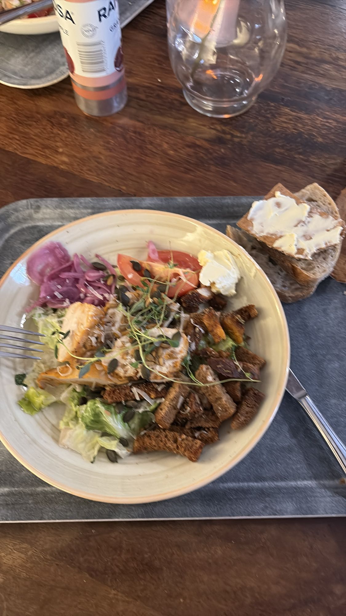 Kycklingsallad med bröd