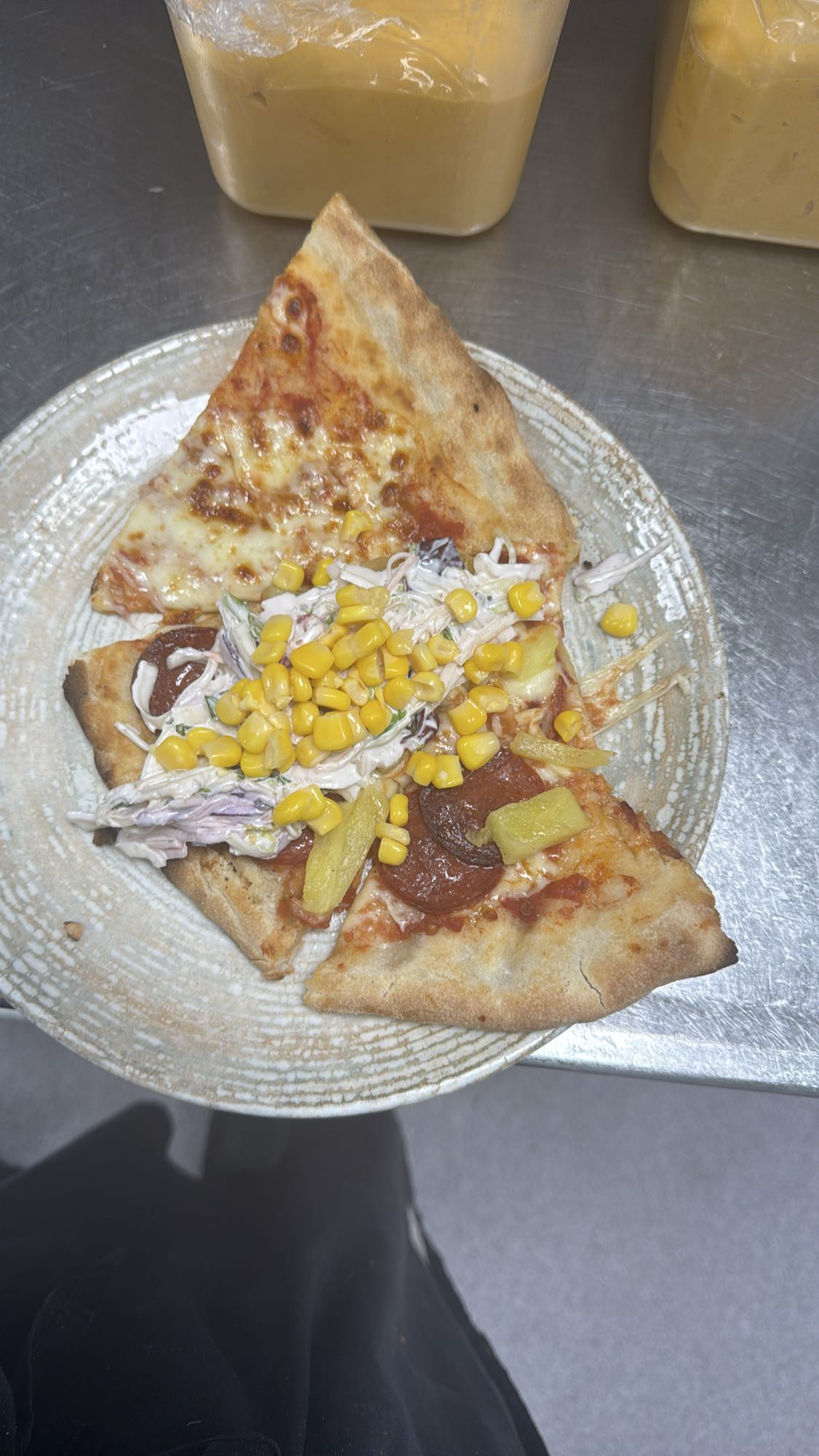 Pizzabitar med sallad