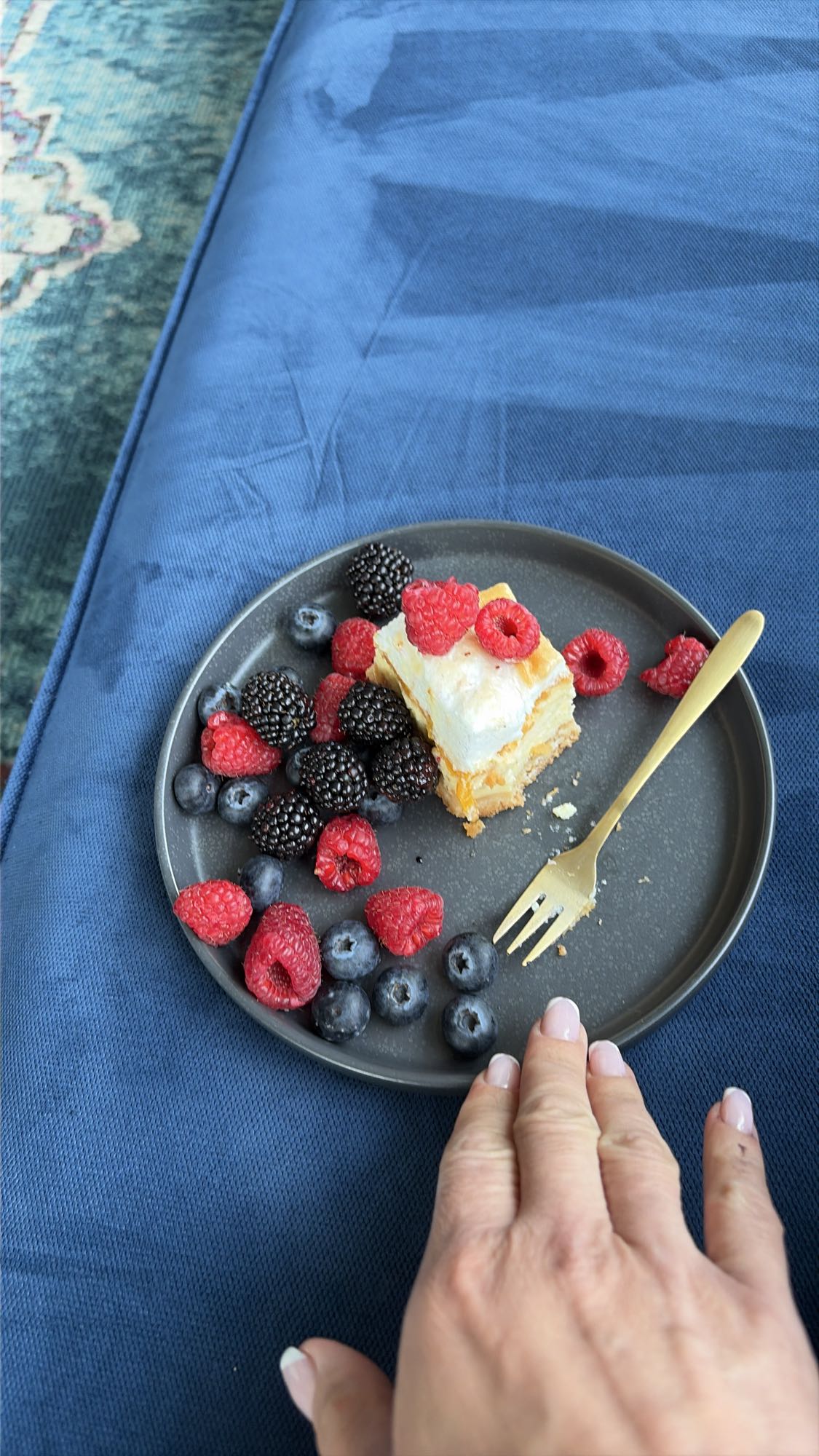 Ciasto z owocami leśnymi