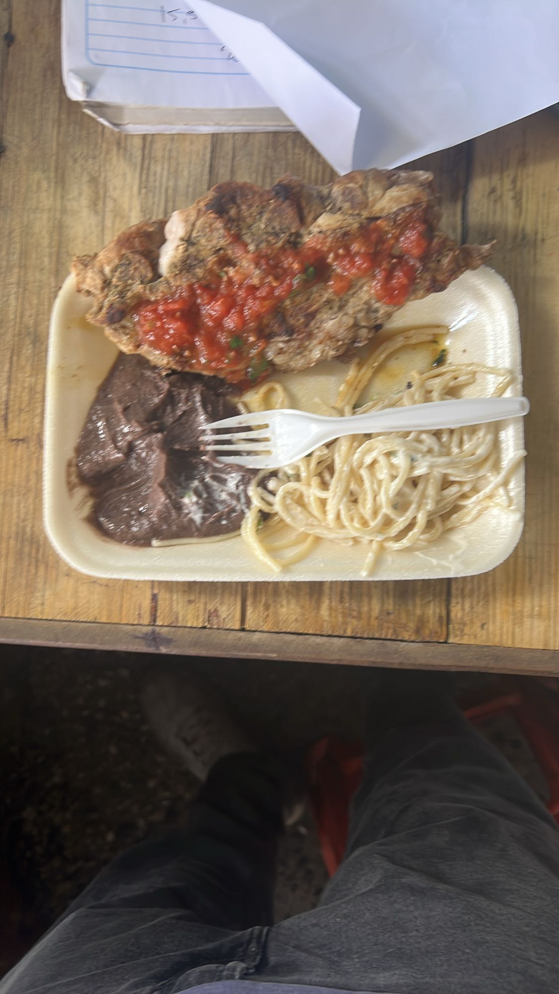 pollo con pasta y frijoles